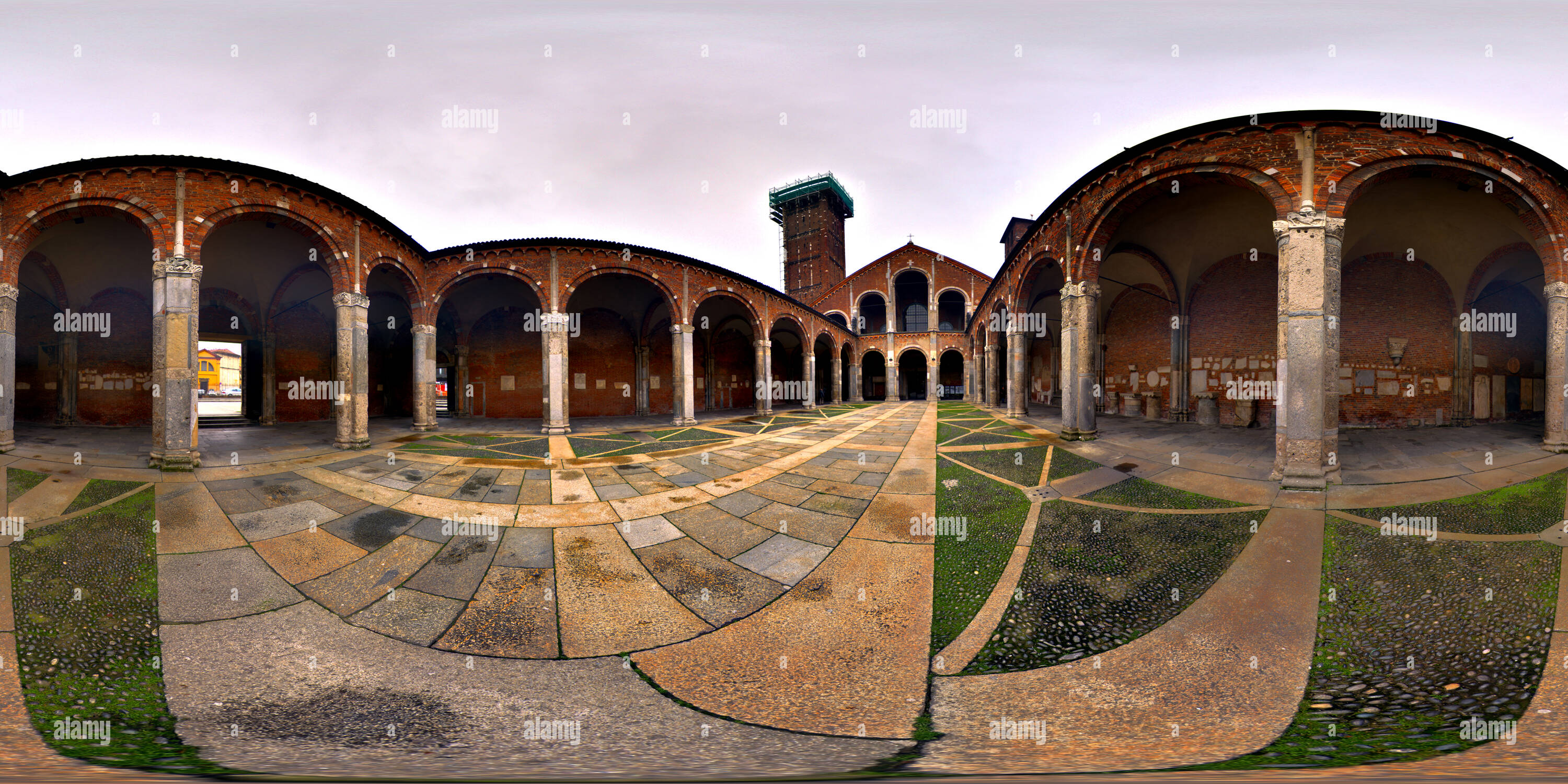 Vue panoramique à 360° de Italie, Milan, Basilique Sant'Ambrogio