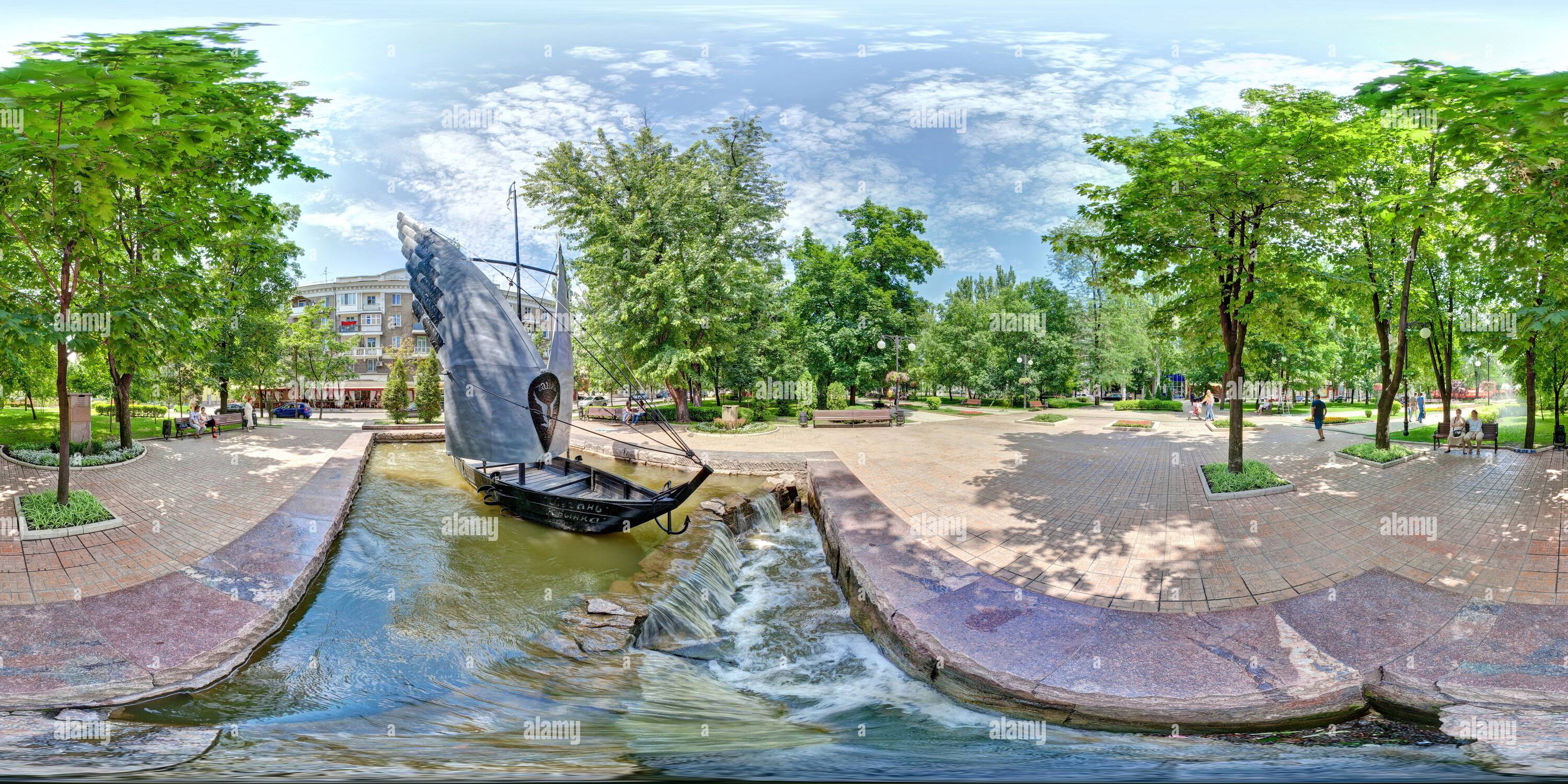 Vue panoramique à 360° de "Fontaine des fleuves de Donbass"