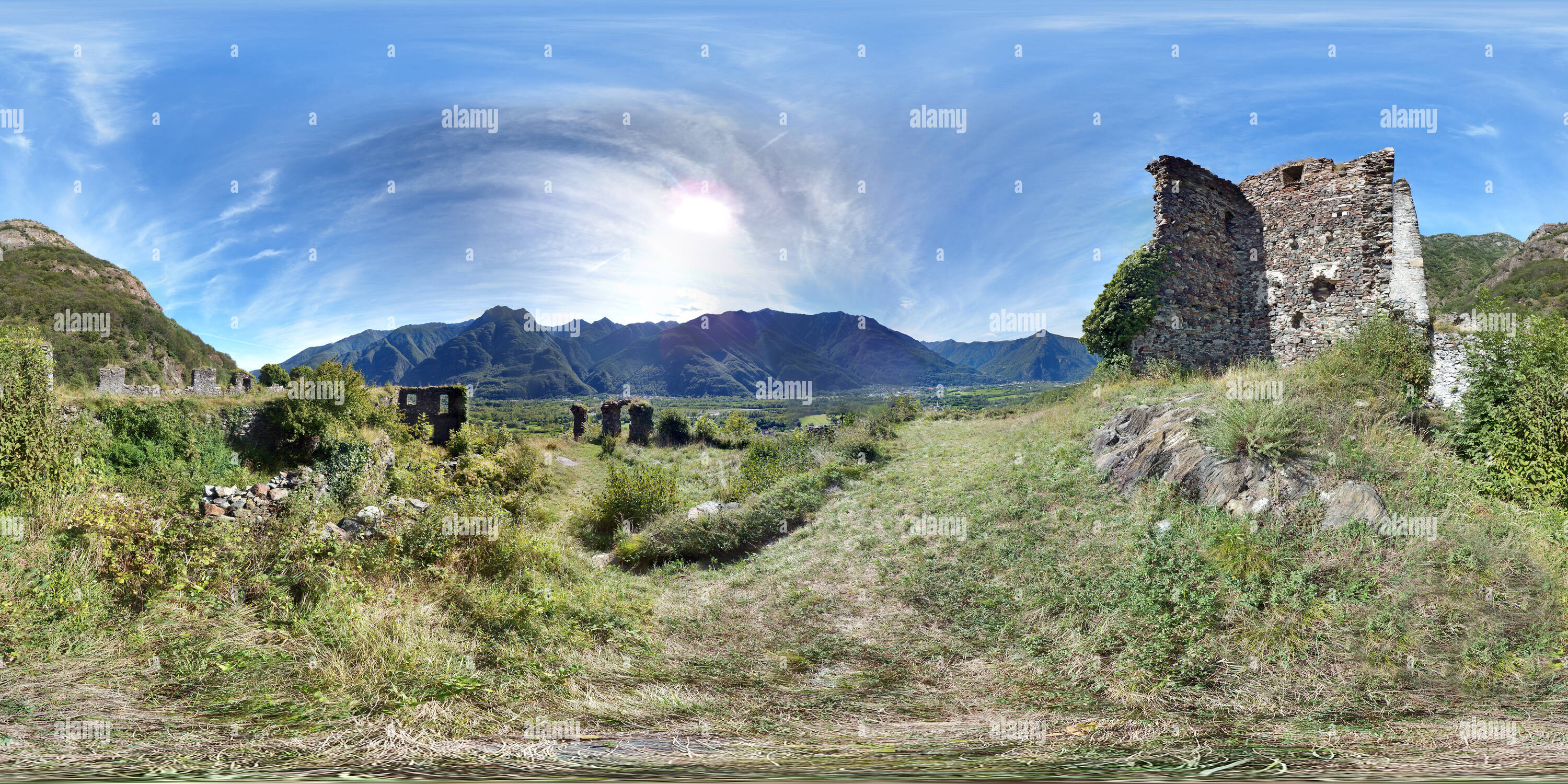 Vue panoramique à 360° de La Rocca di Noci - Ruines de la tour d'observation du X siècle