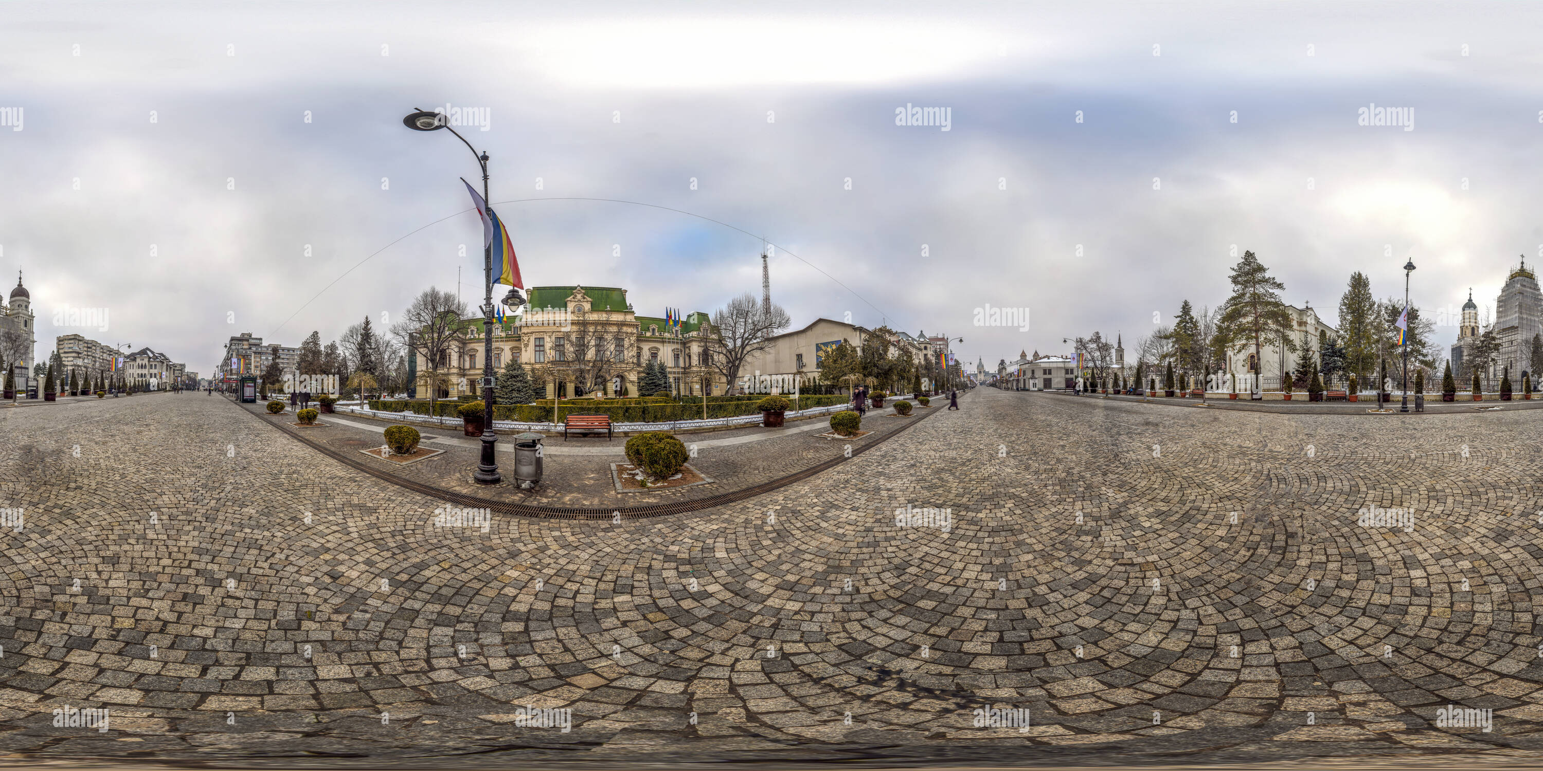 Vue panoramique à 360° de Roznovanu Palas sur Stefan cel Mare Blvd. Iasi, Roumanie.