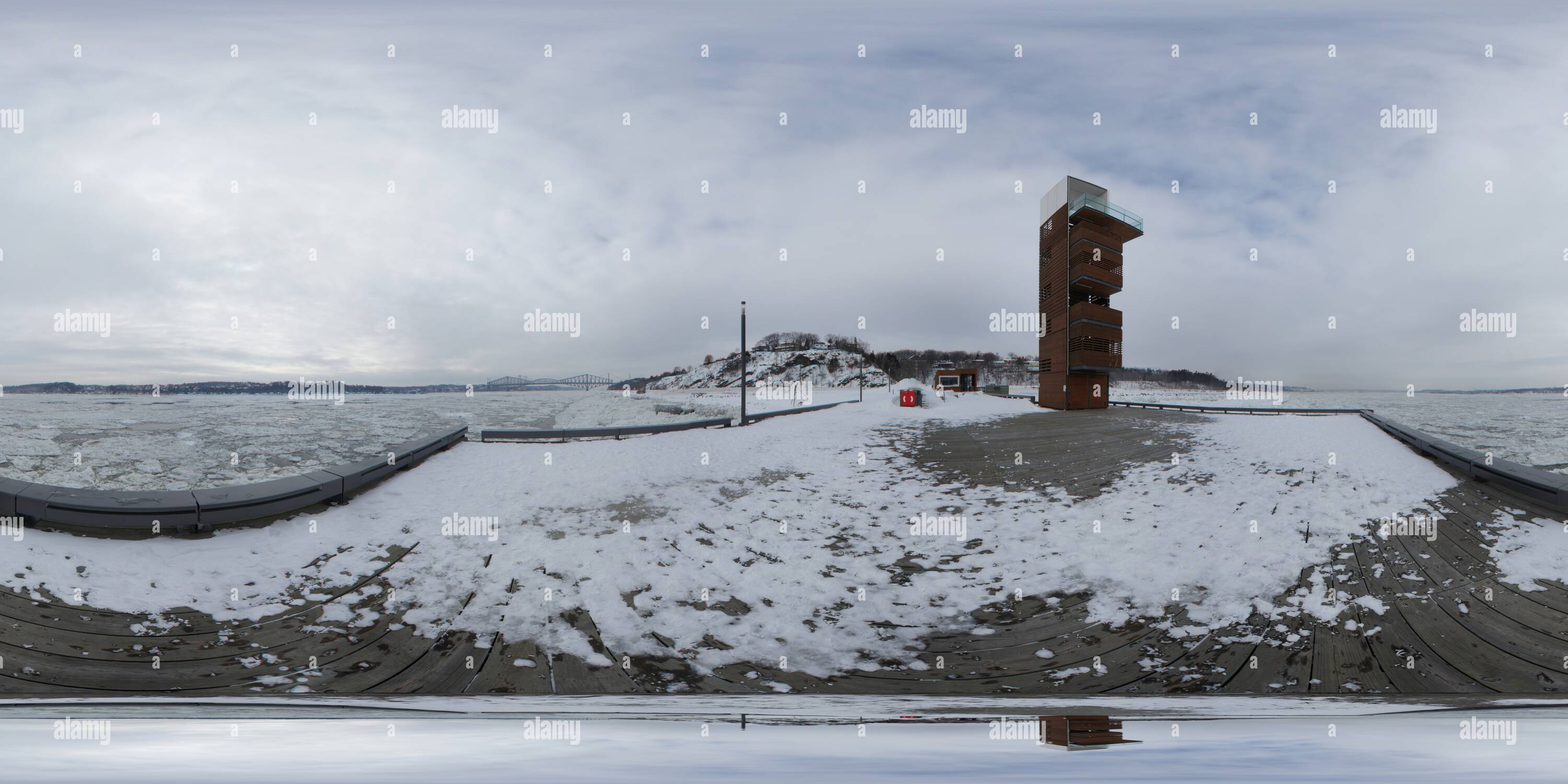 Vue panoramique à 360° de Le quai des Cageux, un froid matin d'hiver, Québec, Québec, Canada.jpg