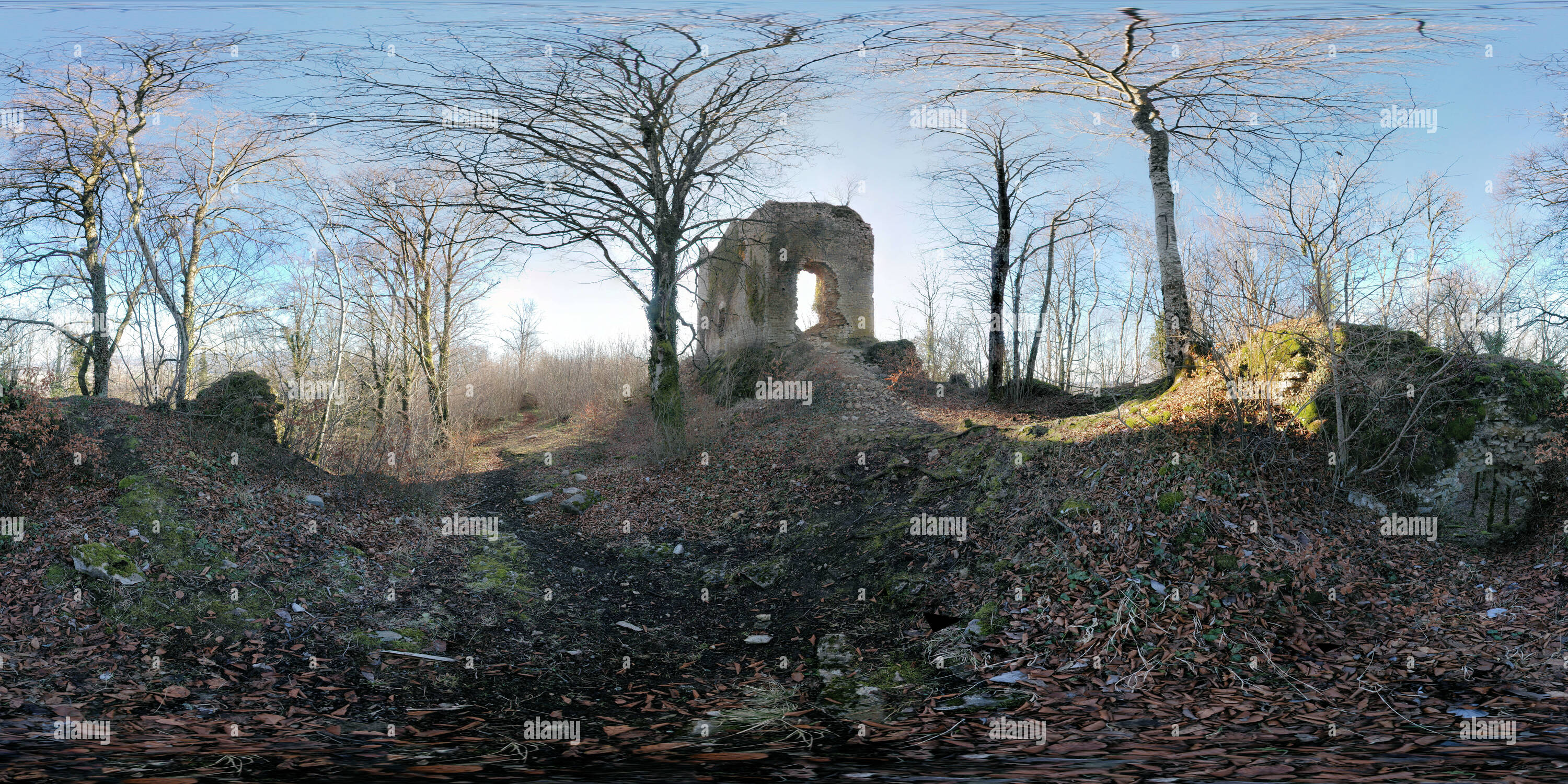 Vue panoramique à 360° de Ruines du Château de Beauregard (Jura, France)