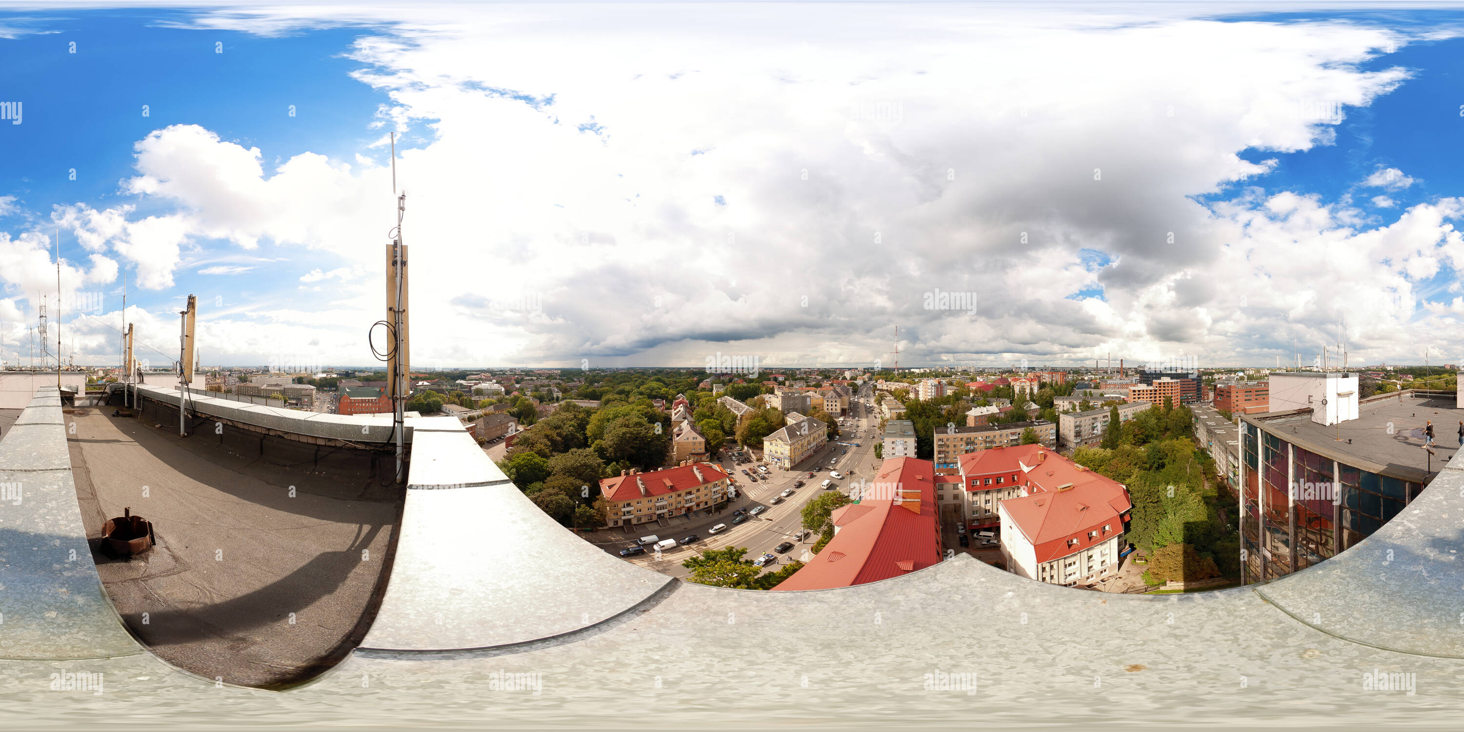 Vue panoramique à 360° de La vue à partir de la Banque mondiale 'gratte-ciel' Vozrozhdenie, Kaliningrad