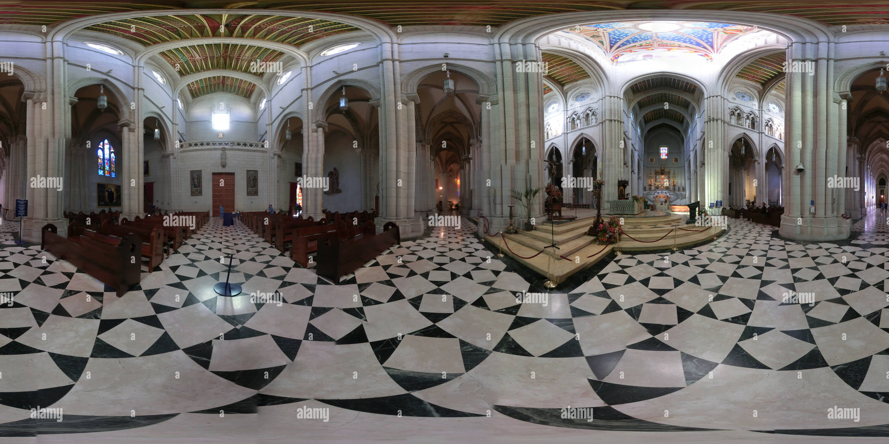 Vue panoramique à 360° de Catedral de la Almudena. Madrid