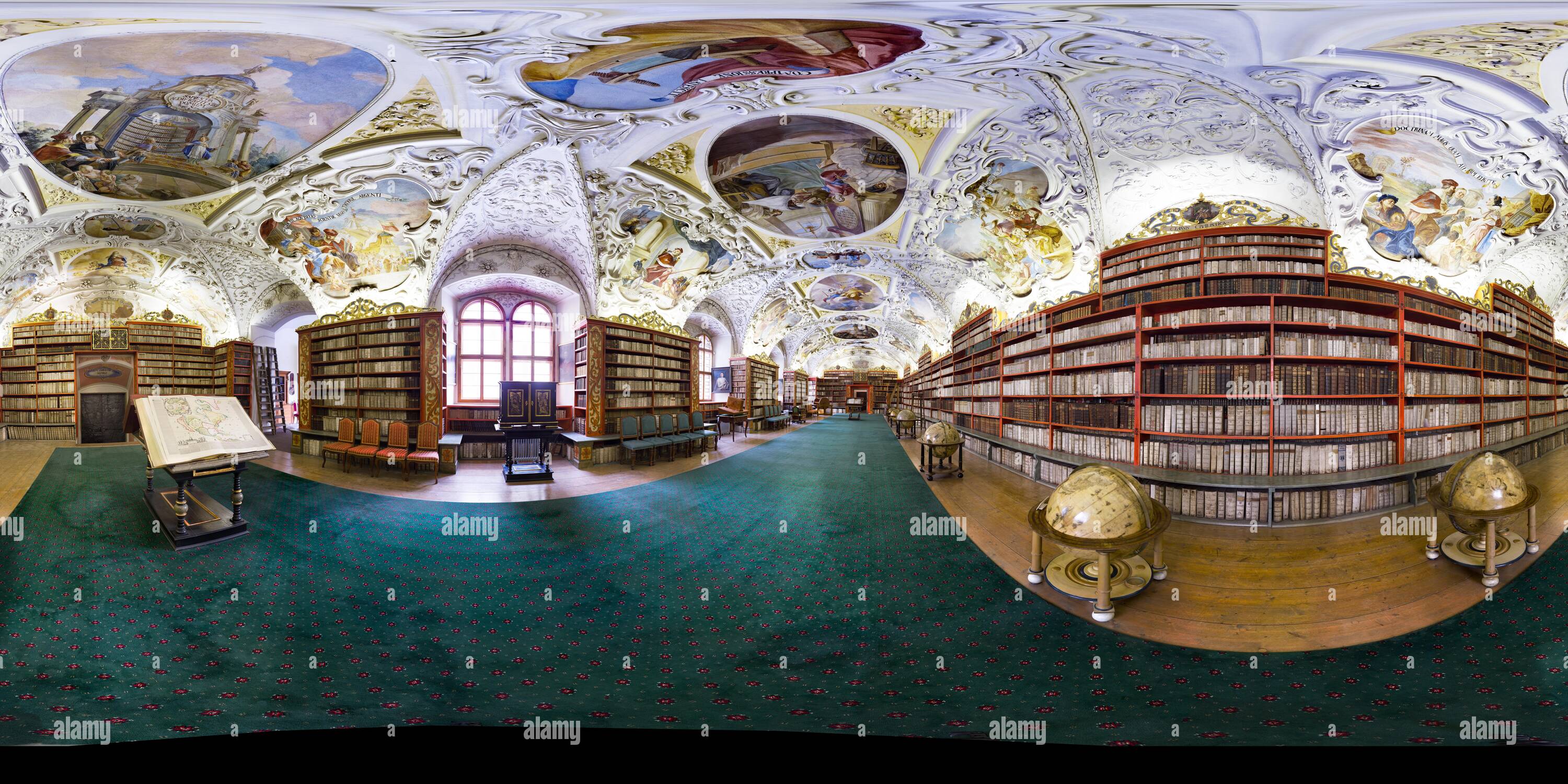 Vue panoramique à 360° de Bibliothèque de théologie de Strahov 70mm version 2014gigapixel 30k 15k petite version