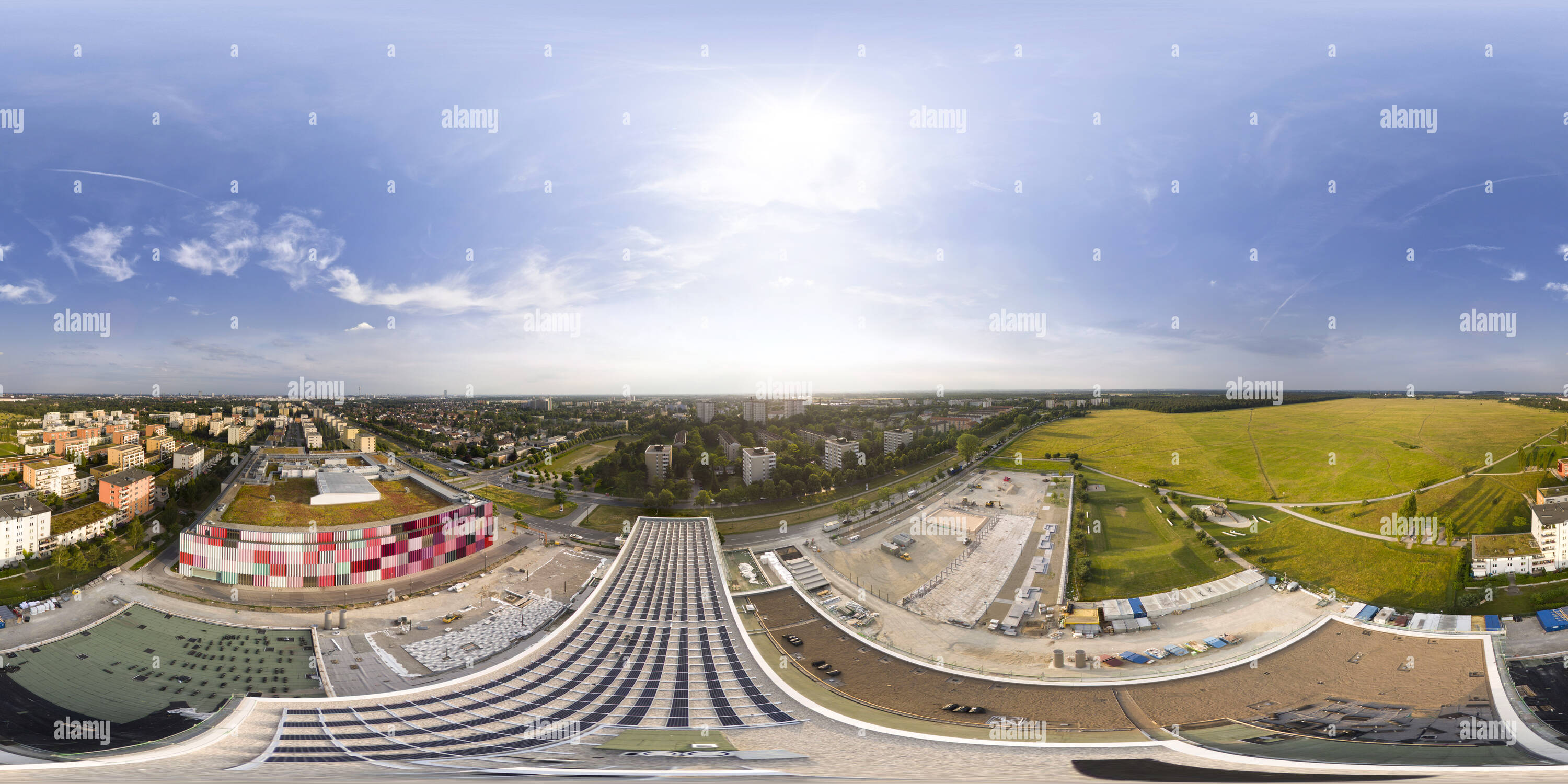 Vue panoramique à 360° de Robert Bosch Fachoberschule (école secondaire spécialisée) situé au nord de Munich, vue aérienne, Jul2015