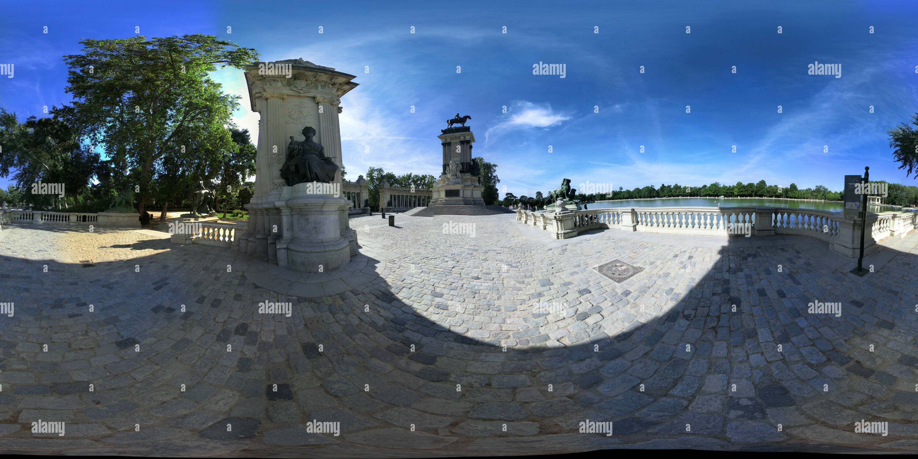 Vue panoramique à 360° de Monumento a Alfonso XII. Estanque del Retiro. Madrid
