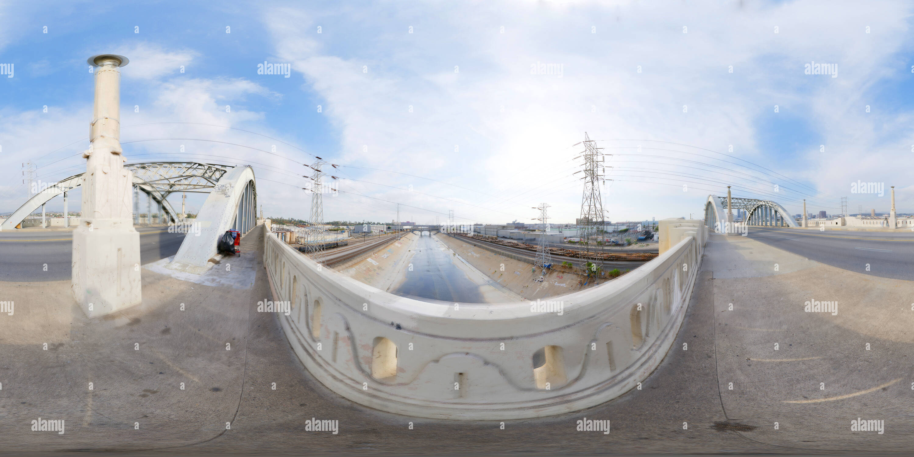 Vue panoramique à 360° de Du côté sud de la sixième Street Bridge