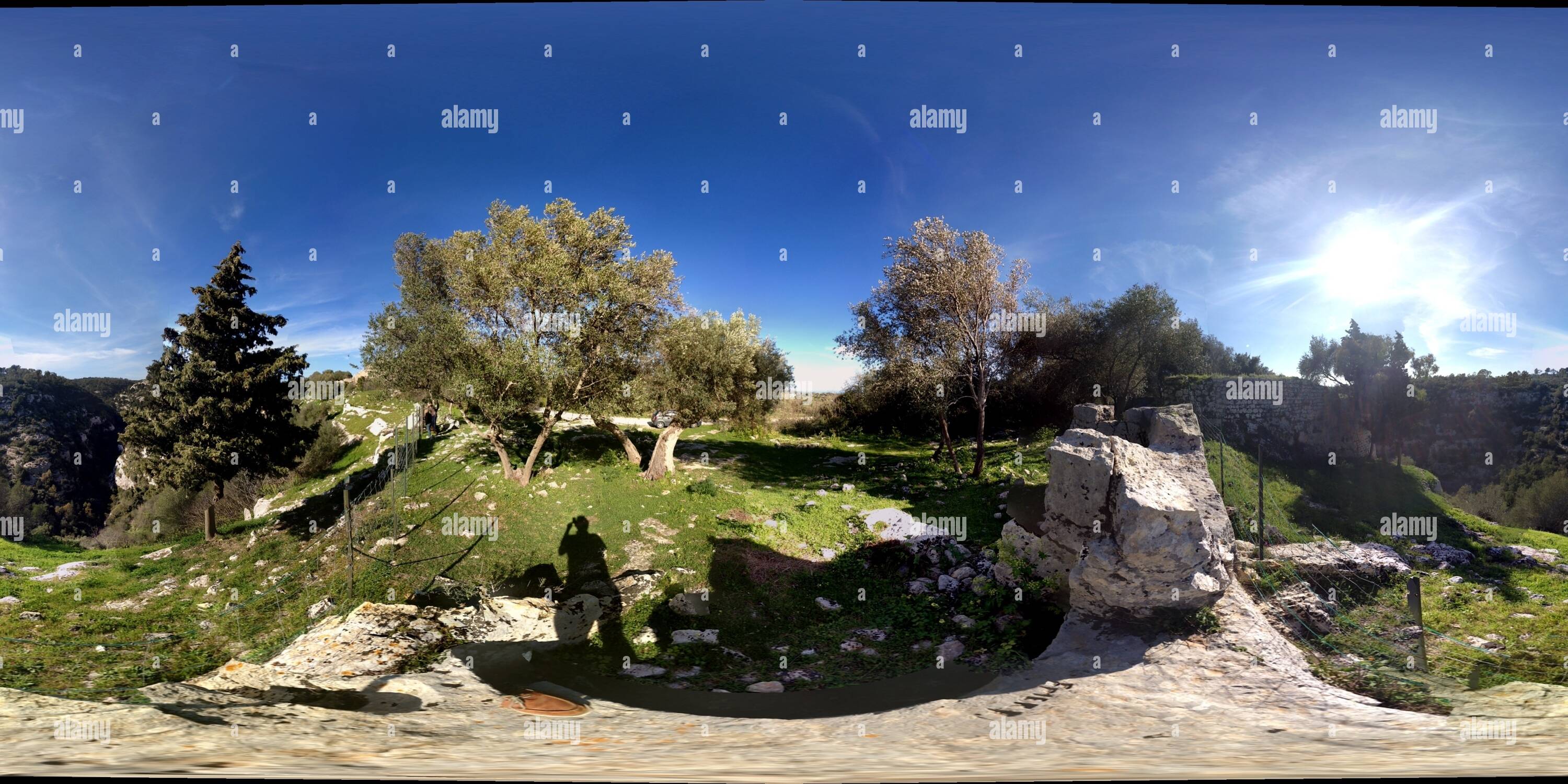 Vue panoramique à 360° de Noto Antica en Sicile, le site original de la ville de boto avant le tremblement de terre de 1693.