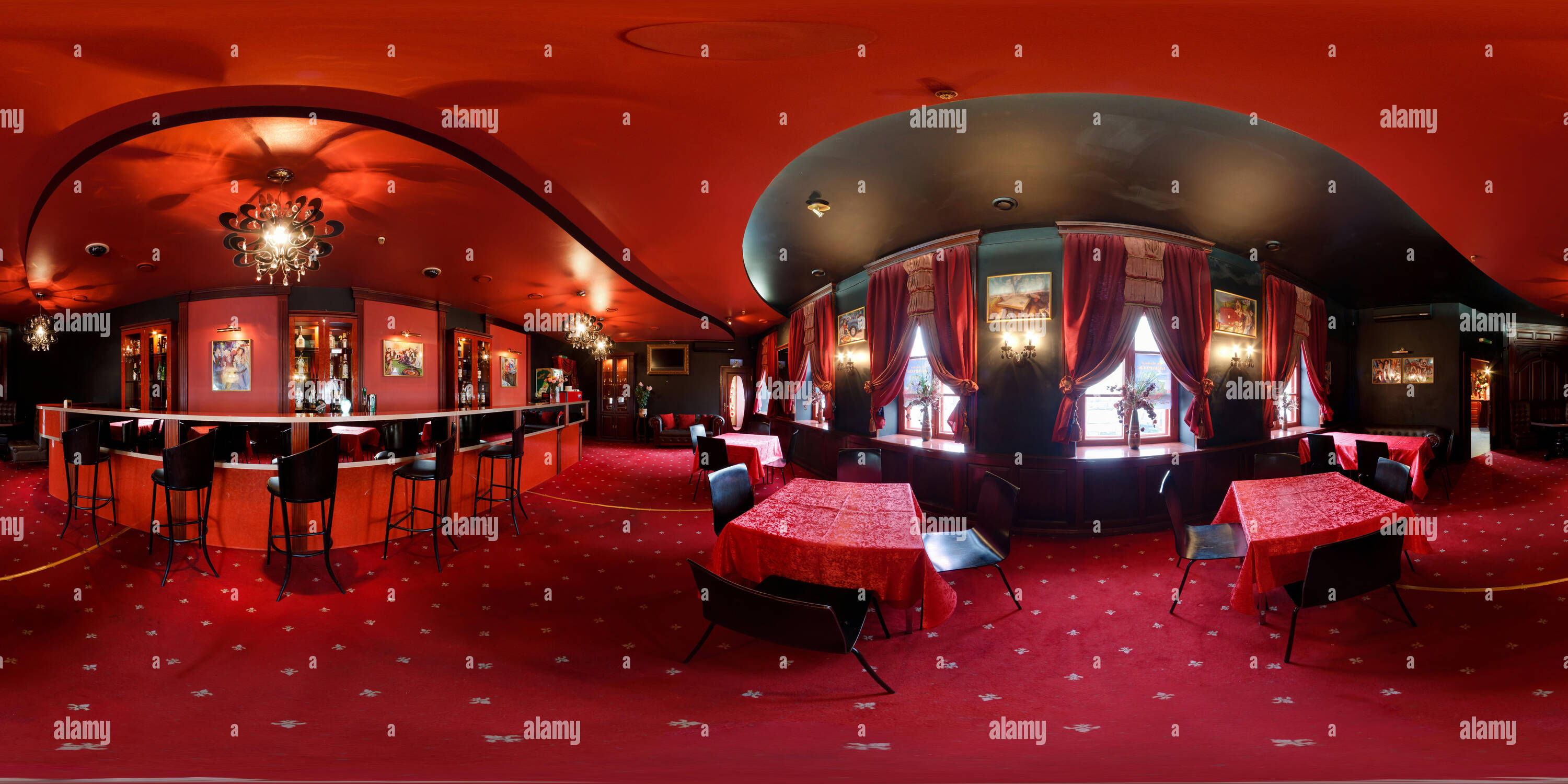 Vue panoramique à 360° de MINSK , BELARUS - 20 septembre 2011 : l'intérieur de l'intérieur rouge de casino de luxe l'amiral. Panorama 360 degrés en sphérique équirectangulaire proje