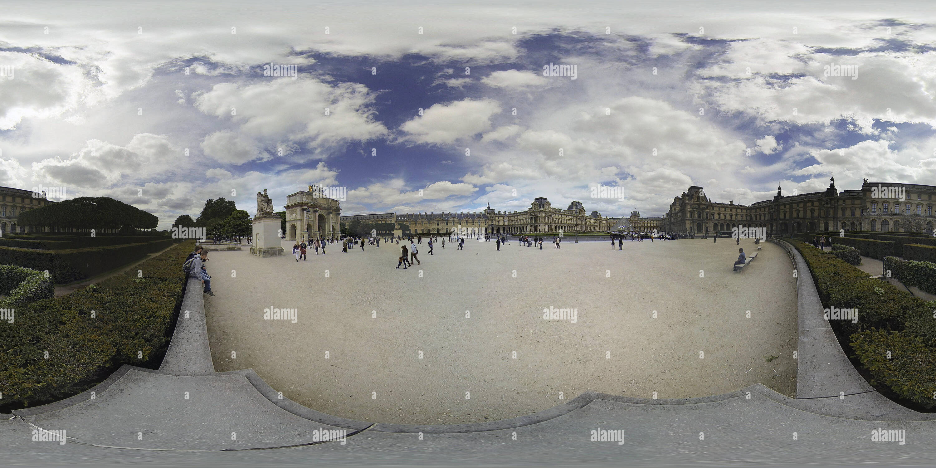 Vue panoramique à 360° de Le Jardin des Tuileries est un jardin public situé entre le Louvre et la Place de la Concorde, 360 panorama vr