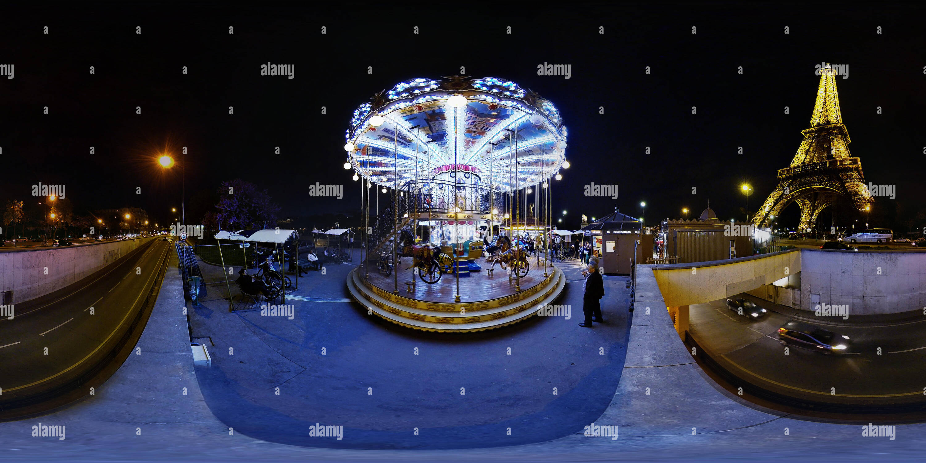 Vue panoramique à 360° de Vintage merry go round et la Tour Eiffel, Paris France 360vr, panorama 360