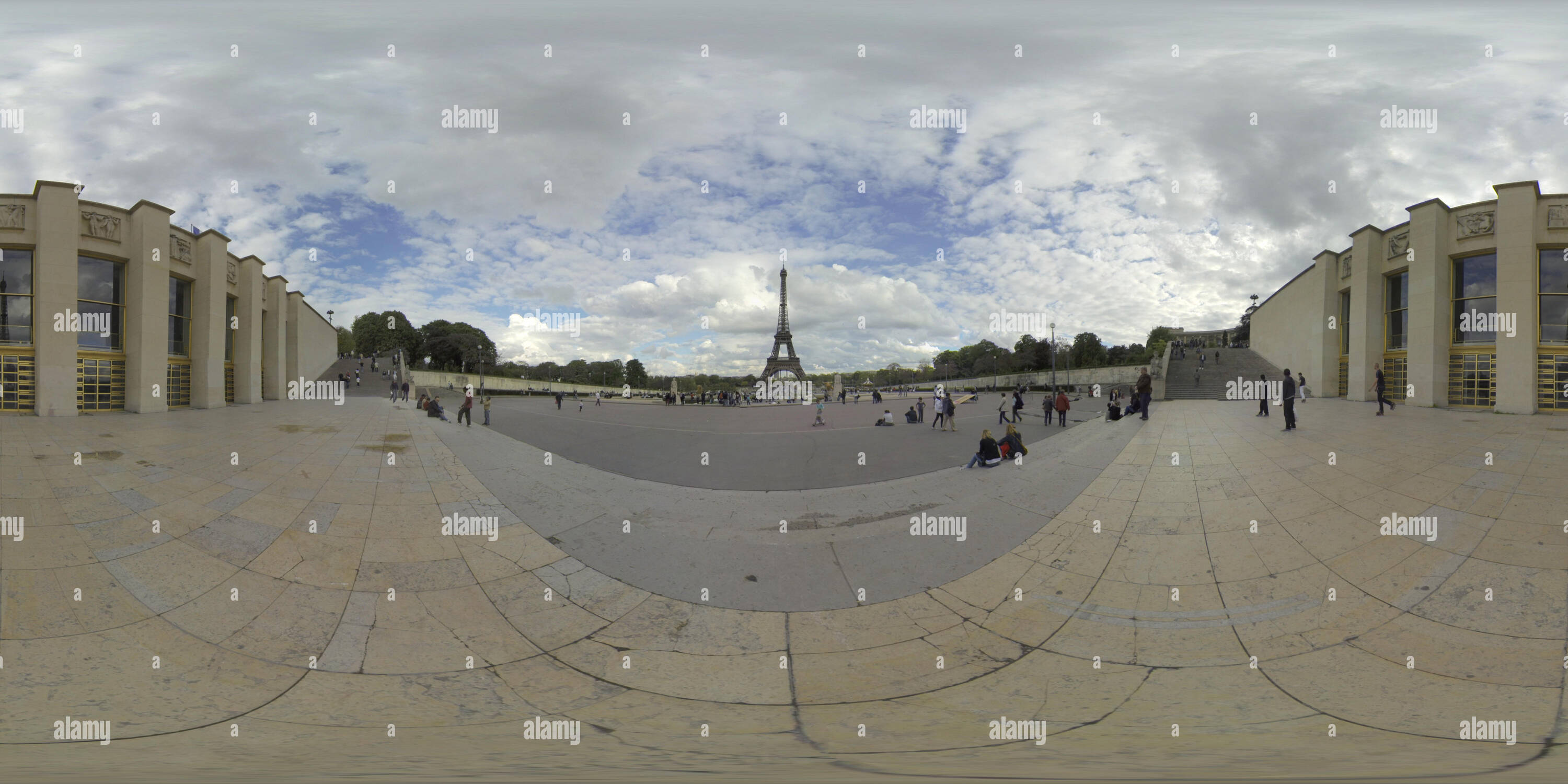 Vue panoramique à 360° de Vue sur Tour Eiffel depuis le Trocadéro, Tour Eiffel, Etoile, l'un des monuments de Paris. 360 panorama vr