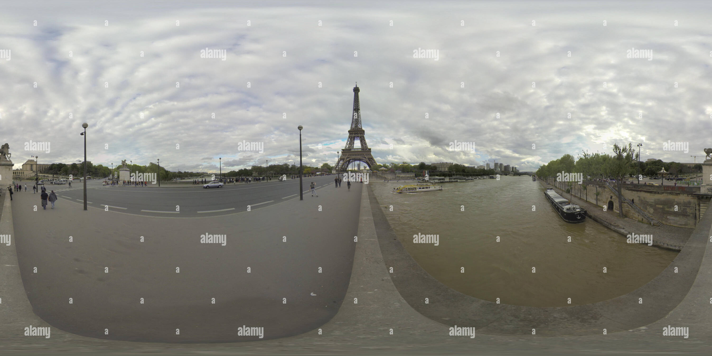 Vue panoramique à 360° de Vue sur Tour Eiffel à partir de la Seine, Tour Eiffel, Etoile, l'un des monuments de Paris. 360 panorama vr