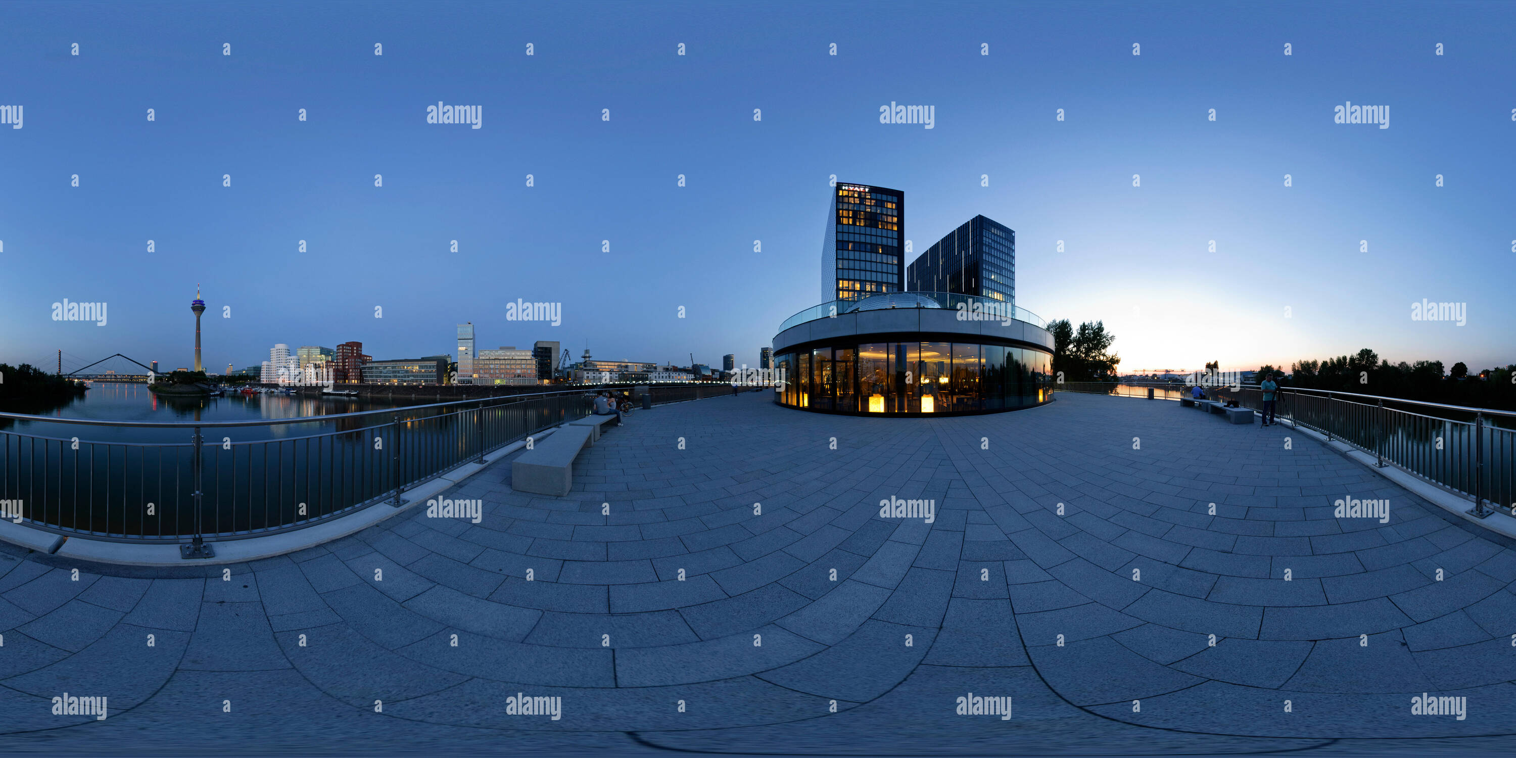 Vue panoramique à 360° de Hôtel Hyatt à Medienhafen, Düsseldorf, Allemagne