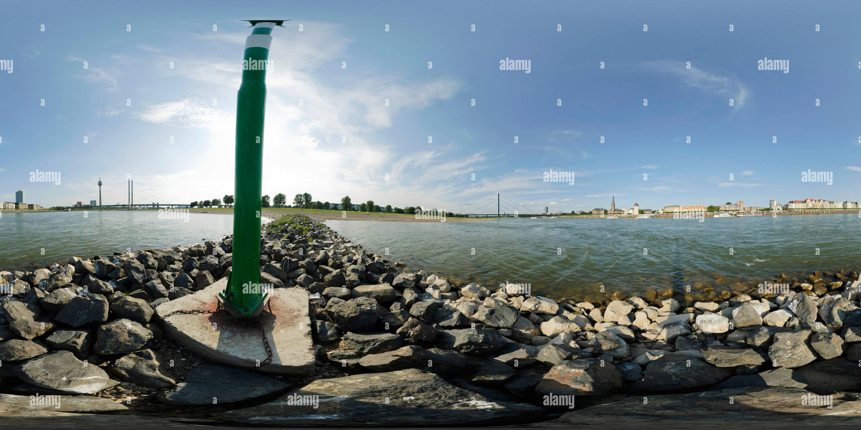 Vue panoramique à 360° de La vieille ville de Düsseldorf, Allemagne, vu de la rive gauche du Rhin