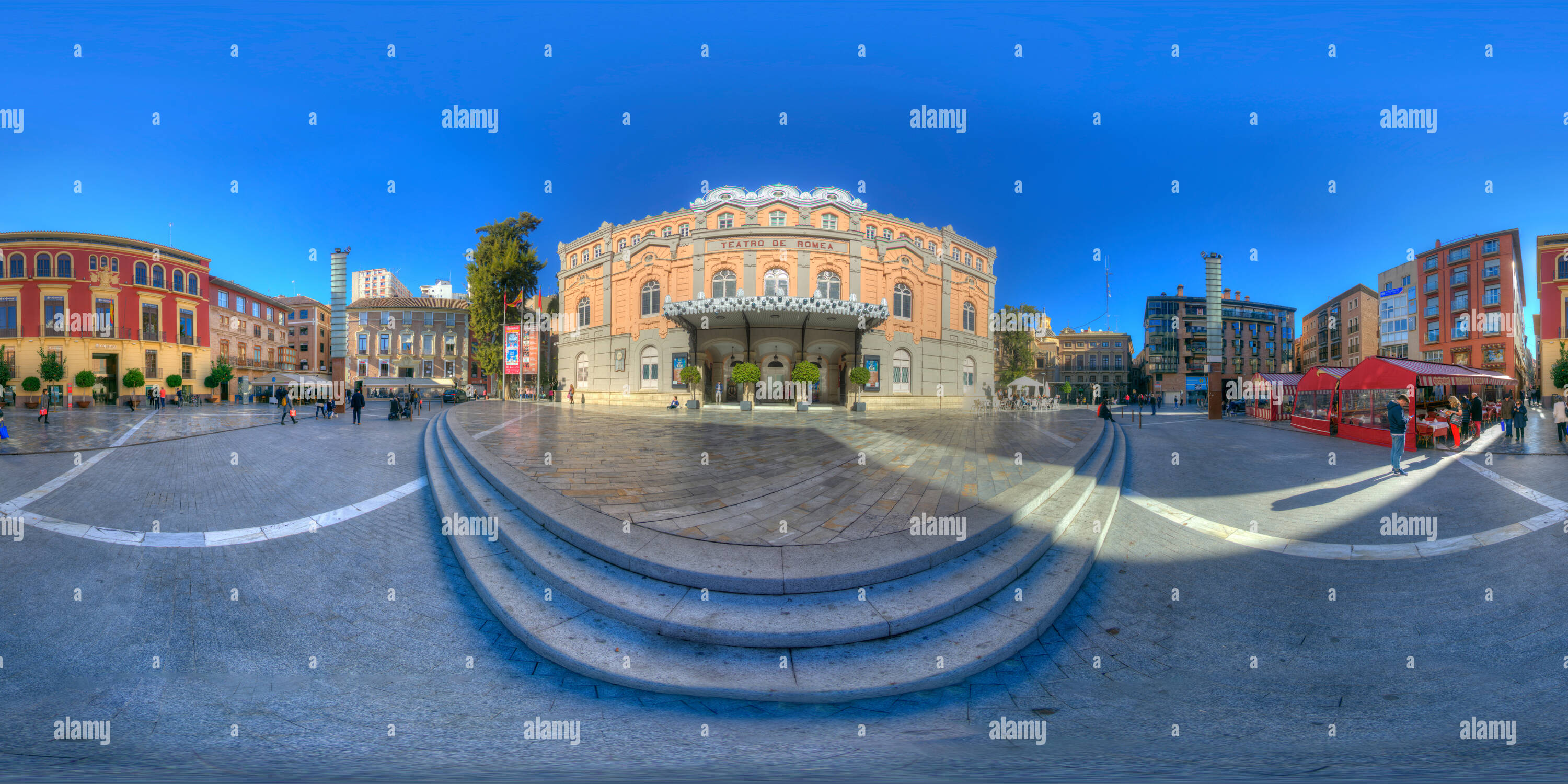 Vue panoramique à 360° de Façade du théâtre de Théâtre Romea, Murcia, ville de Murcie, au Sud Est de l'Espagne.