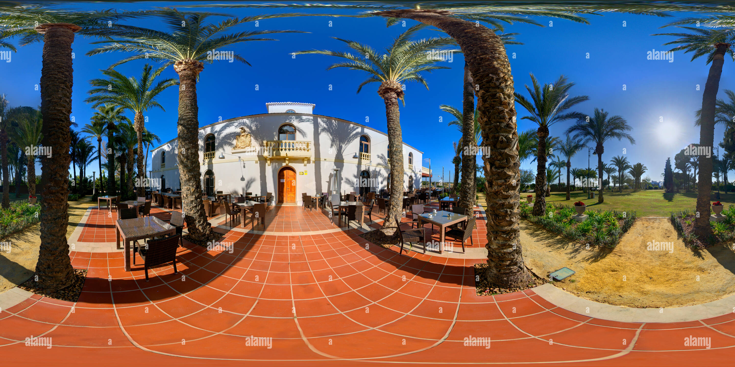 Vue panoramique à 360° de Image de 360 degrés le patio à l'extérieur d'El Cason la bar, restaurant, club house à l'Hacienda Riquelme Golf Resort