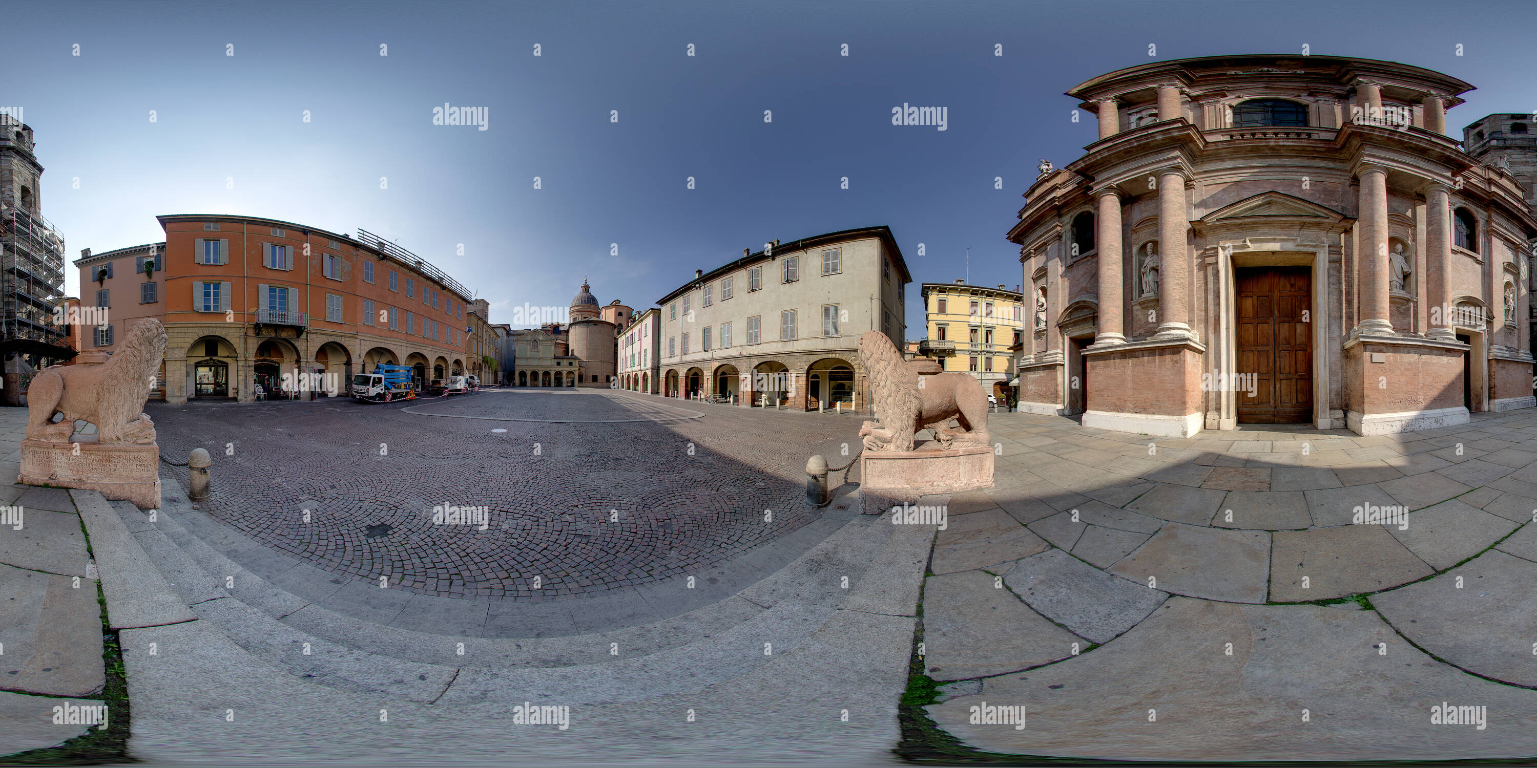 Vue panoramique à 360° de Piazza San Prospero, Reggio Emilia, Italie