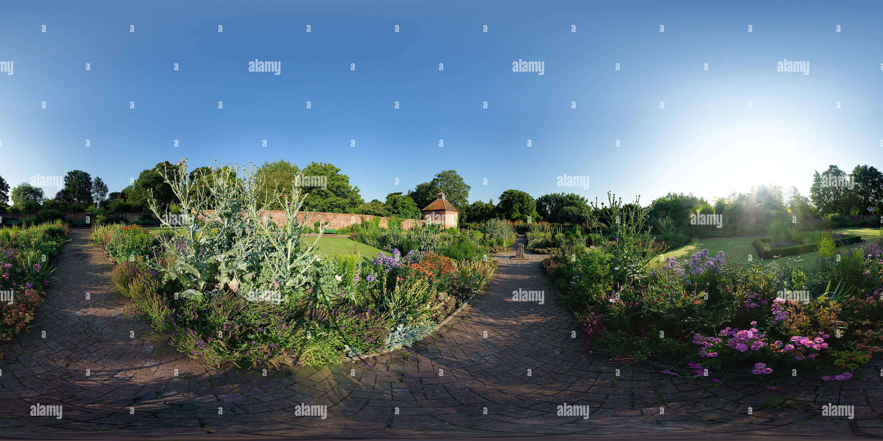 Vue panoramique à 360° de Jardin clos de maison Eastcote