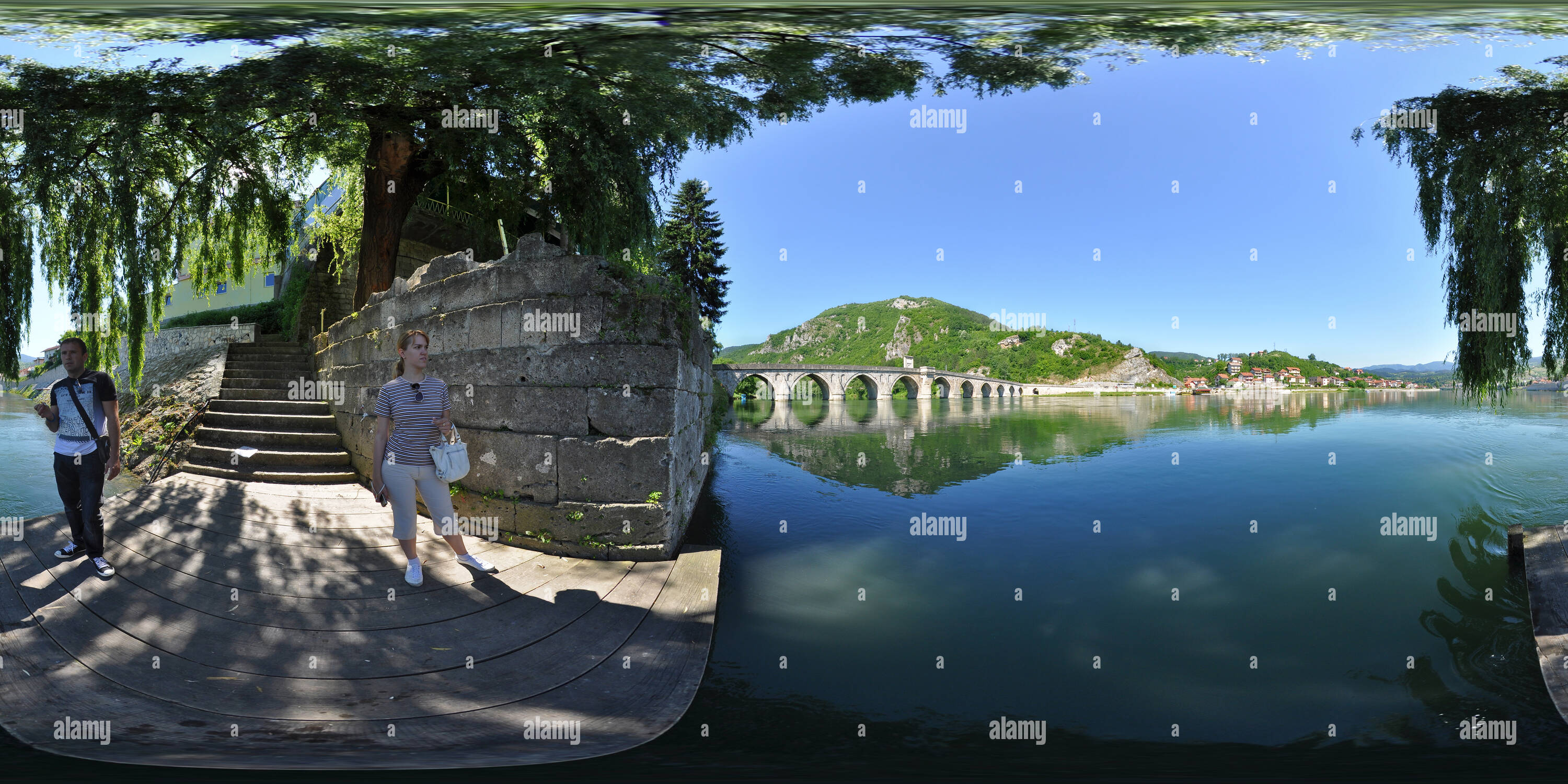 Vue panoramique à 360° de Višegrad, pogled more na plus sa obale