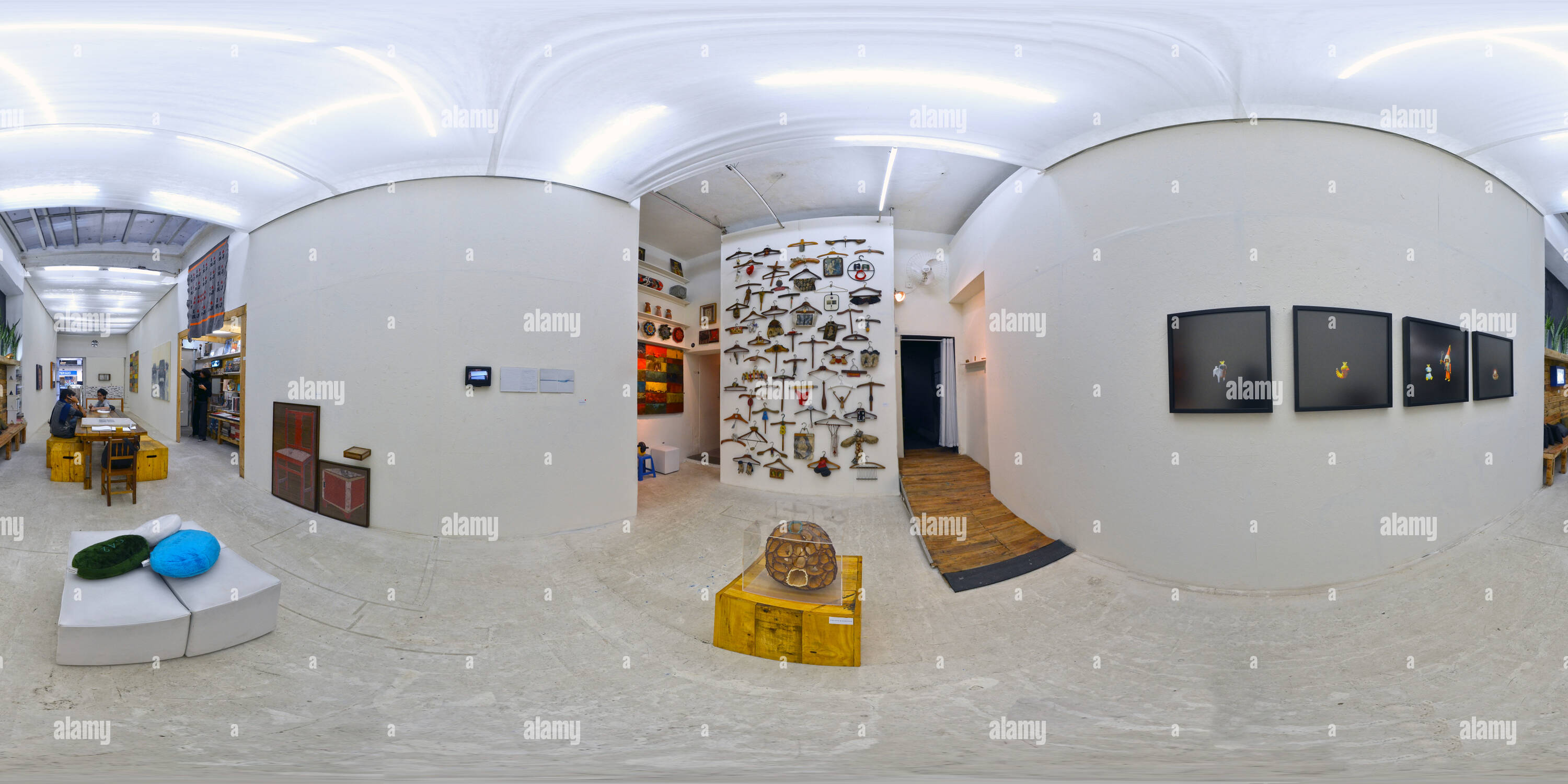 Vue panoramique à 360° de Mostra Coletiva Ação 03 Travail Cor - Caza Arte Contemporânea - Cosmocopa