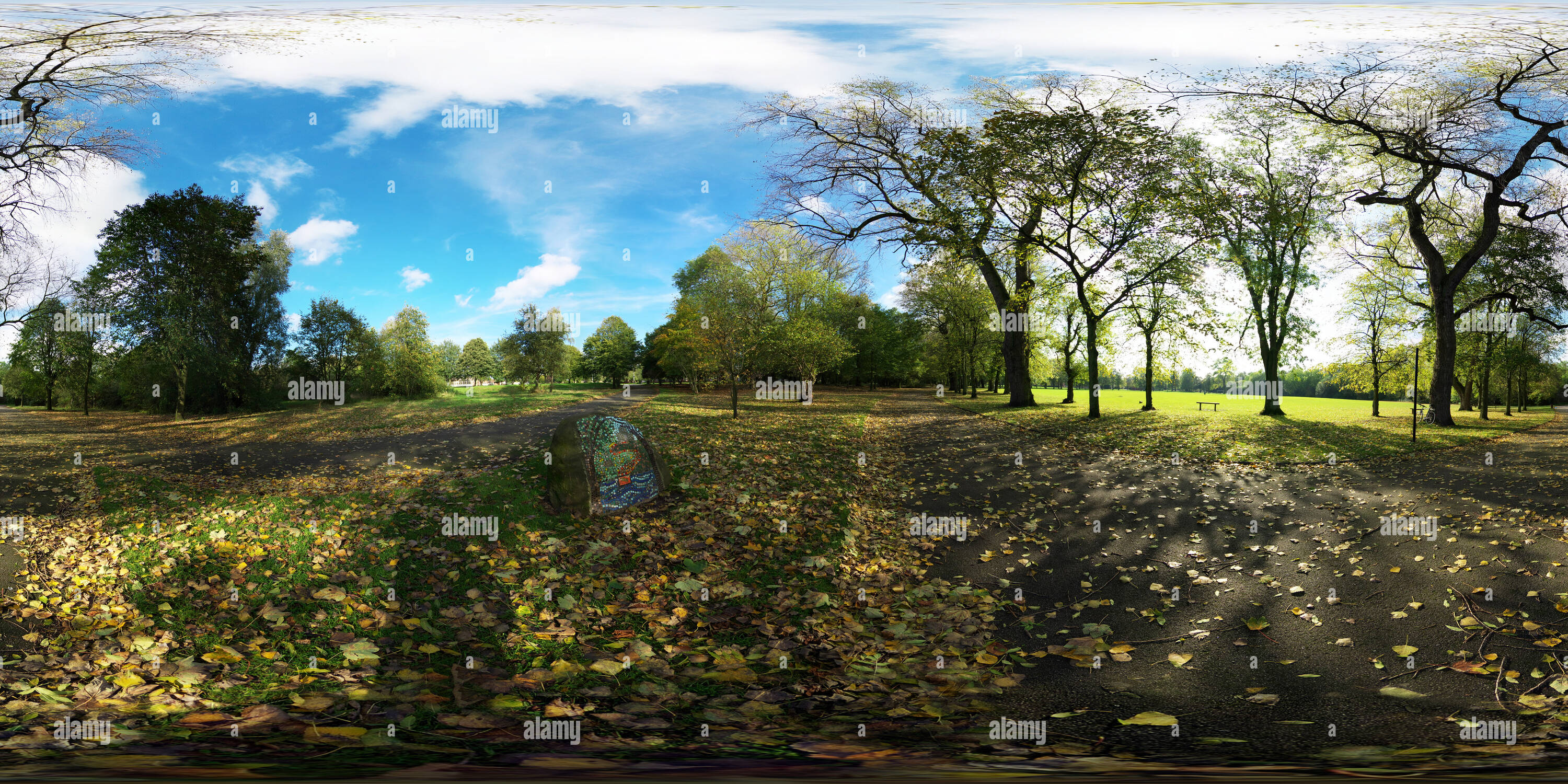 Vue panoramique à 360° de La pierre d'Alexandra Park, Whalley Range, Manchester UK