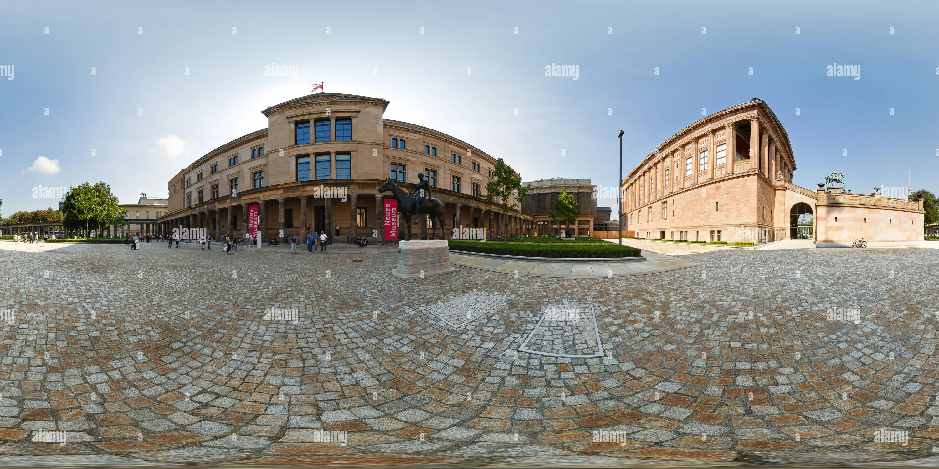 Vue panoramique à 360° de Berlin, Mitte - ancienne Galerie Nationale, Vieux Musée, l'île aux musées dans un panorama sphérique de 360 degrés.