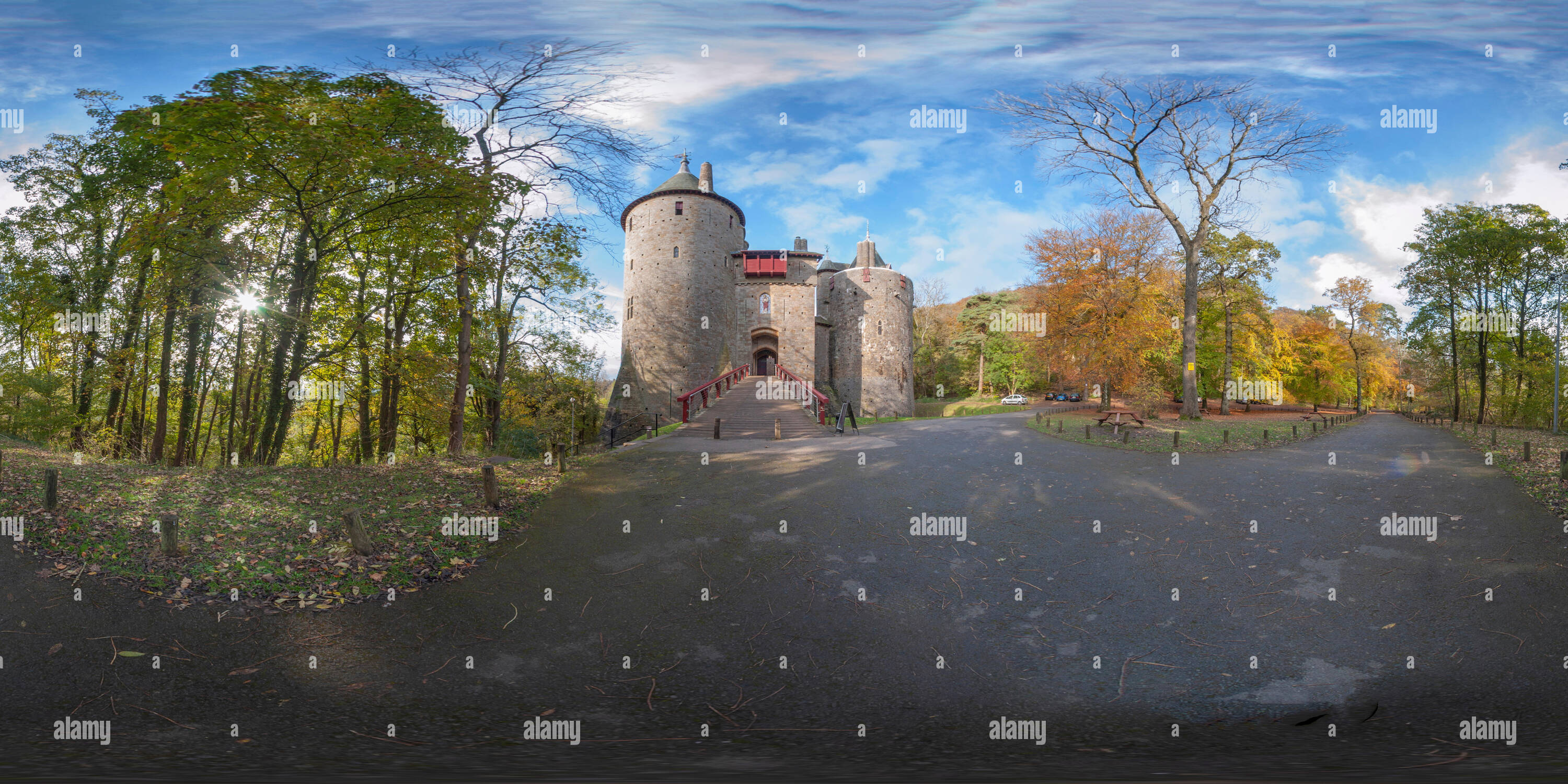 Vue panoramique à 360° de 360° panorama interactif de Castle Coch près de Cardiff. Photos : Panoptica