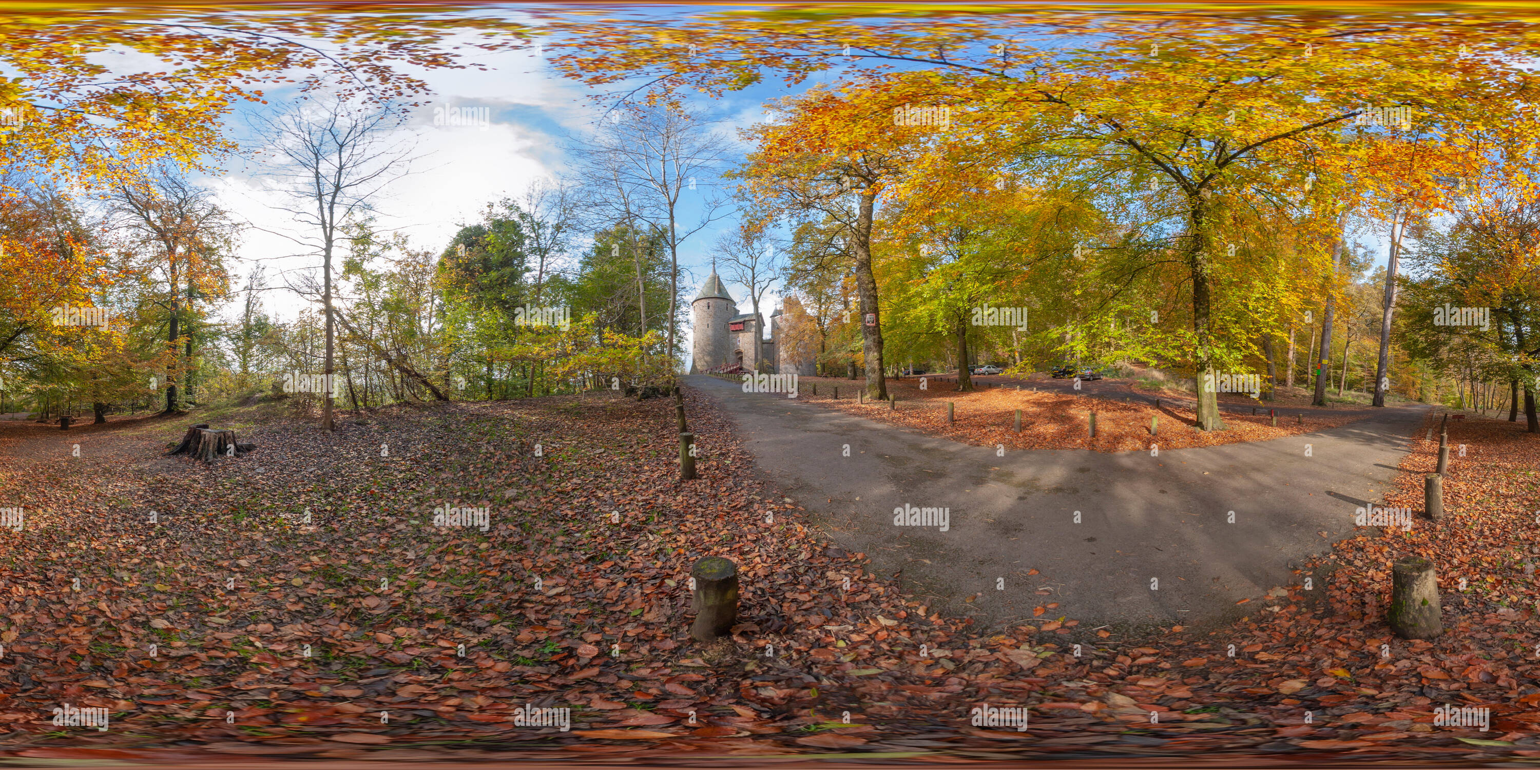 Vue panoramique à 360° de 360° panorama interactif de Castle Coch près de Cardiff. Photos : Panoptica