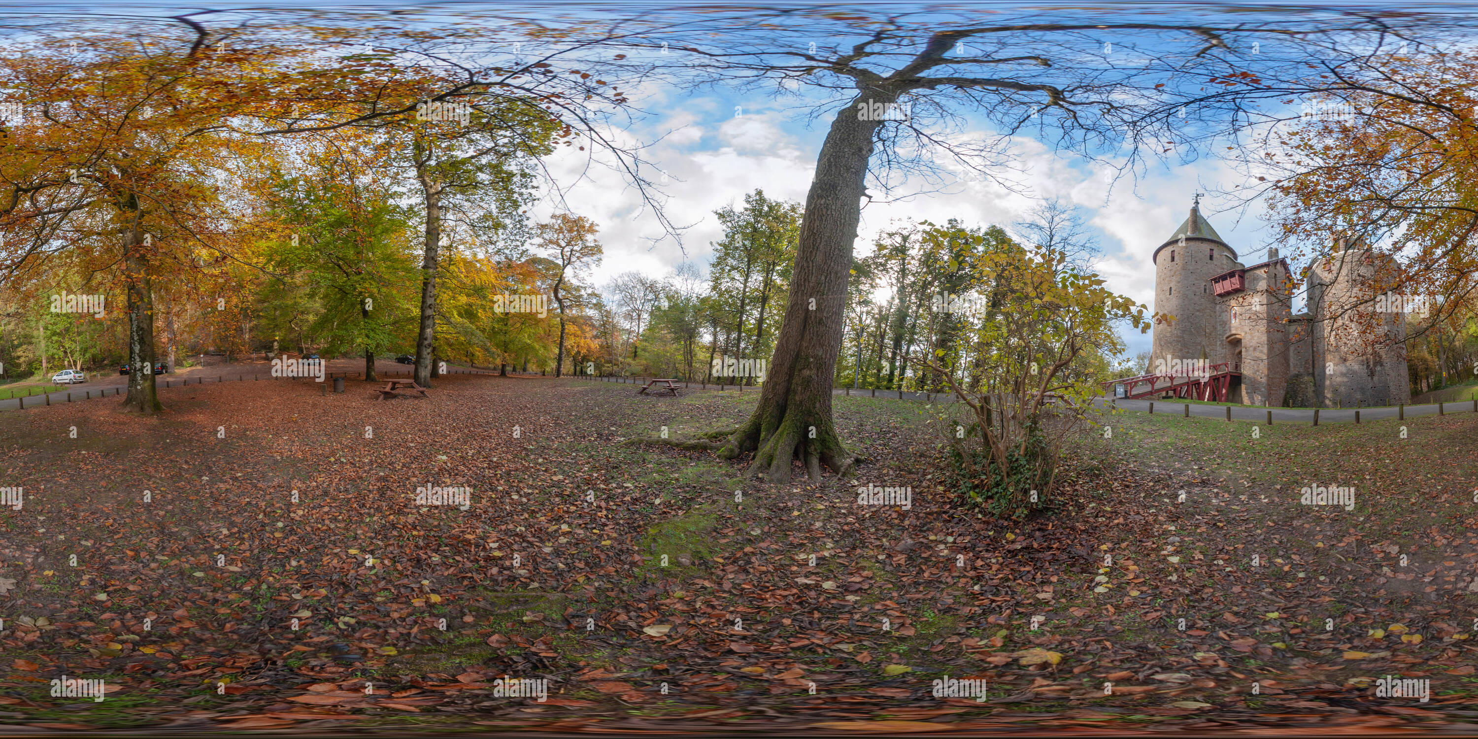 Vue panoramique à 360° de 360° panorama interactif de Castle Coch près de Cardiff. Photos : Panoptica