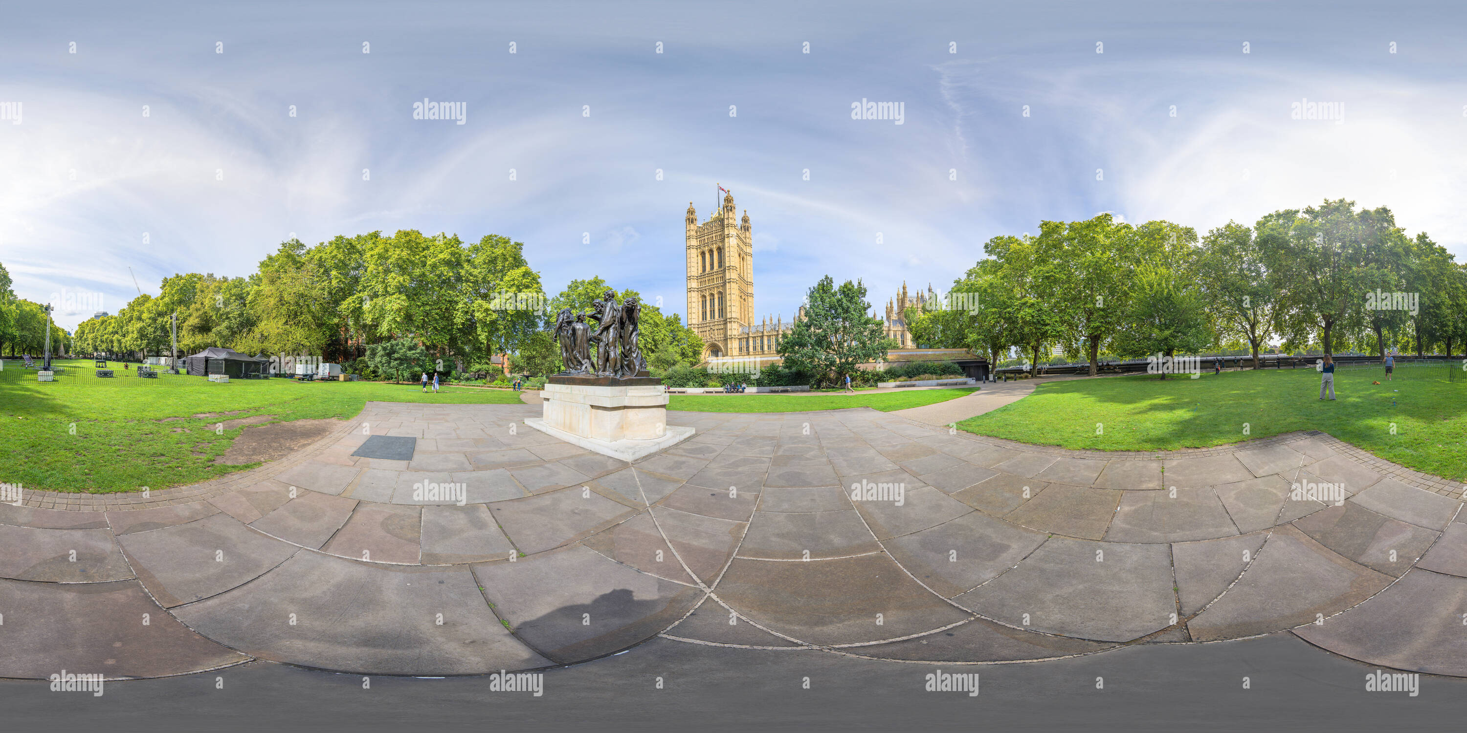 Vue panoramique à 360° de Bourgeois de Calais par Rodin sculpture de la tour Victoria Gardens près de la Chambre des Lords, palais de Westminster (parlement), Londres,