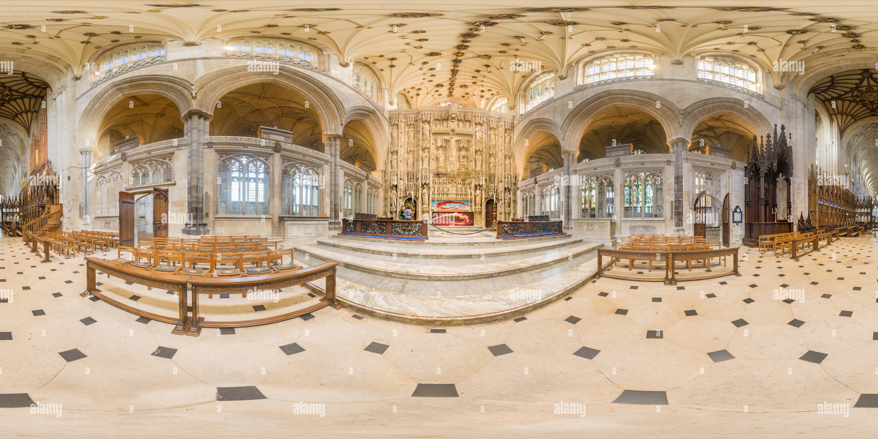 Visualizzazione panoramica a 360 gradi di Altare maggiore presso la cattedrale medievale di Winchester, Hampshire, Inghilterra.