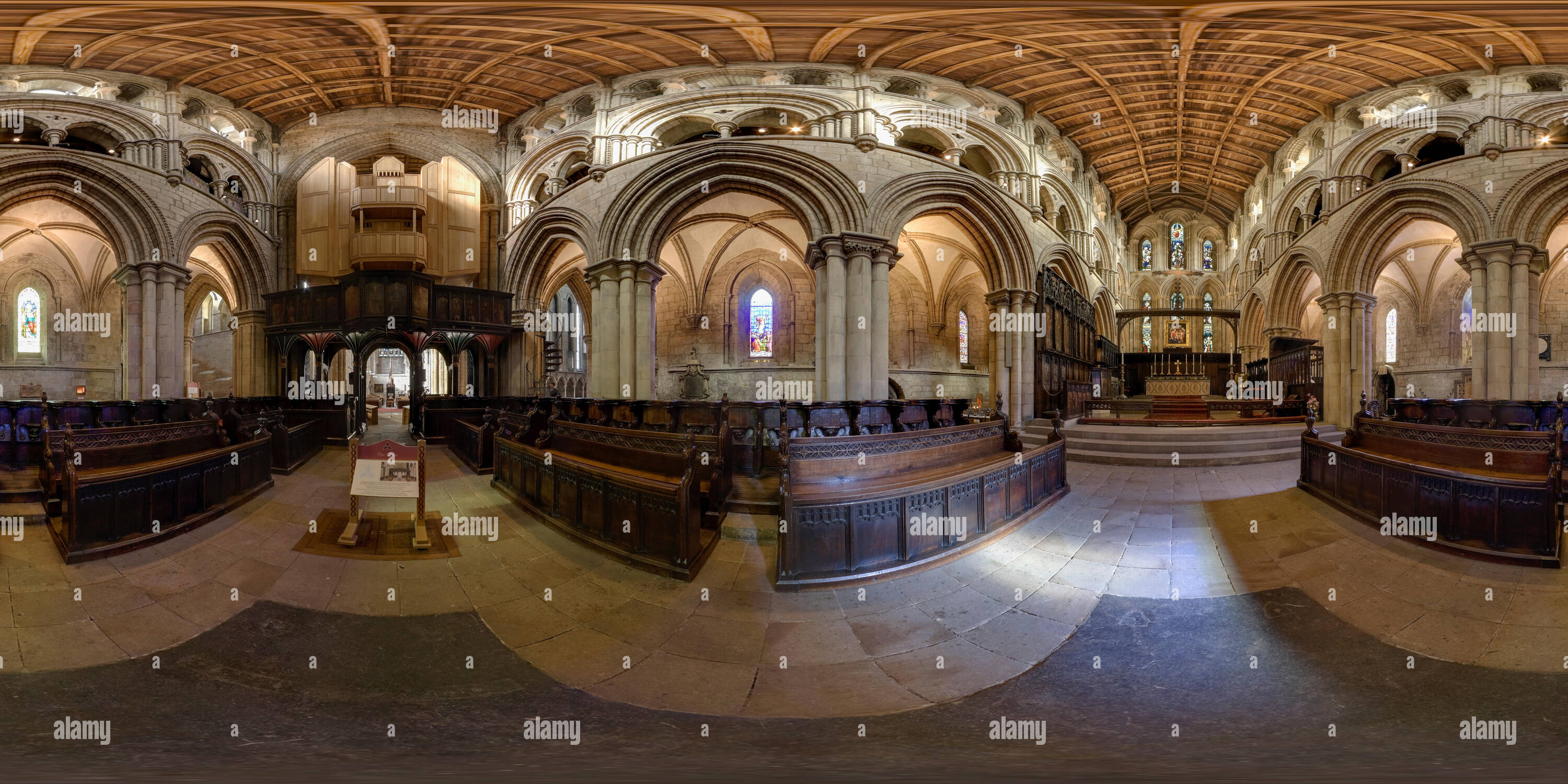 Visualizzazione panoramica a 360 gradi di Panorama interiore del coro, Hexham Abbey, Northumberland, 2008