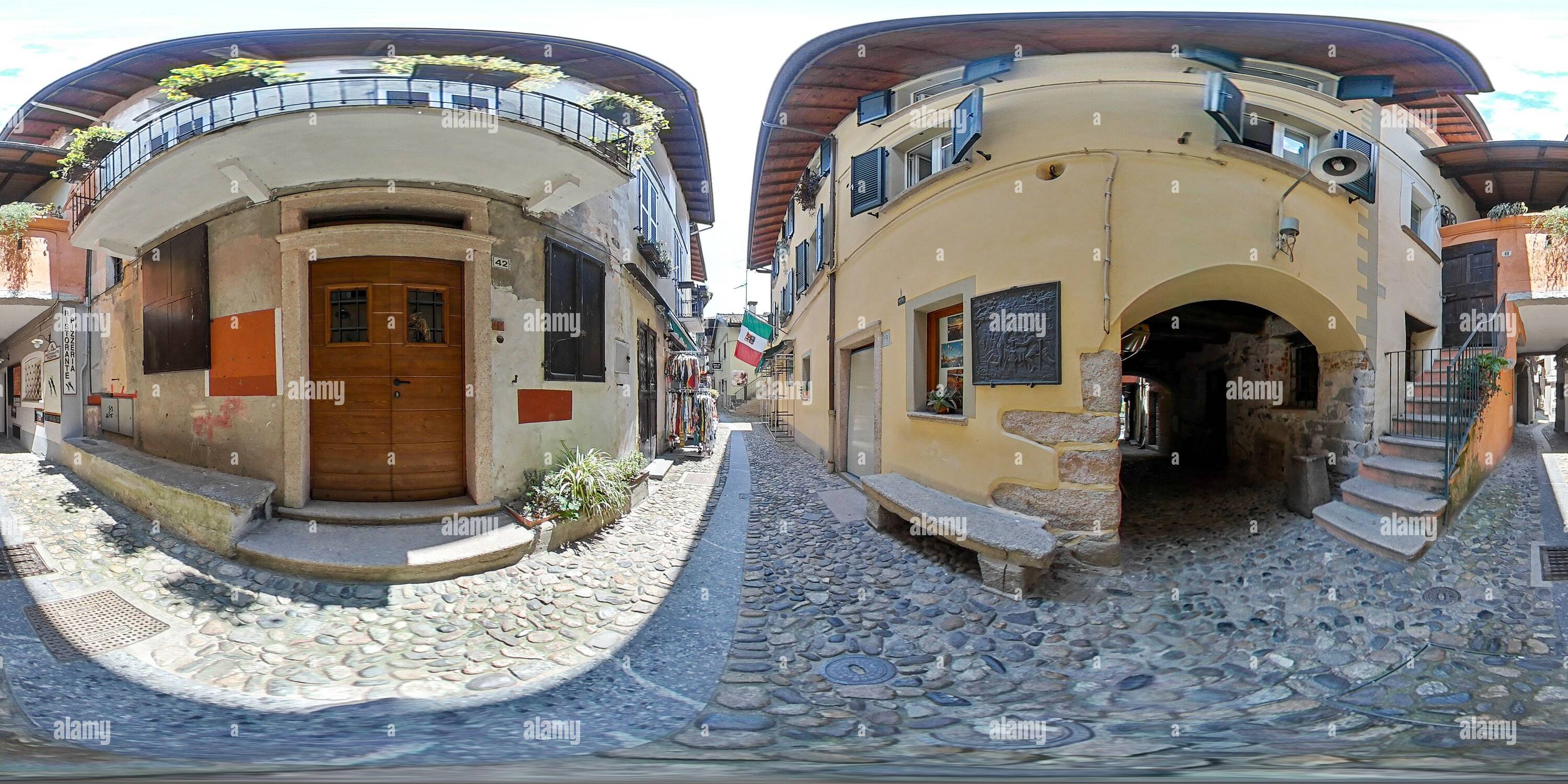 Visualizzazione panoramica a 360 gradi di Equirettangolari Panoramica (360 gradi Vista panoramica) di Via Ugo Ara all'Isola dei pescatori di giorno in Lago maggiore (Borromeo