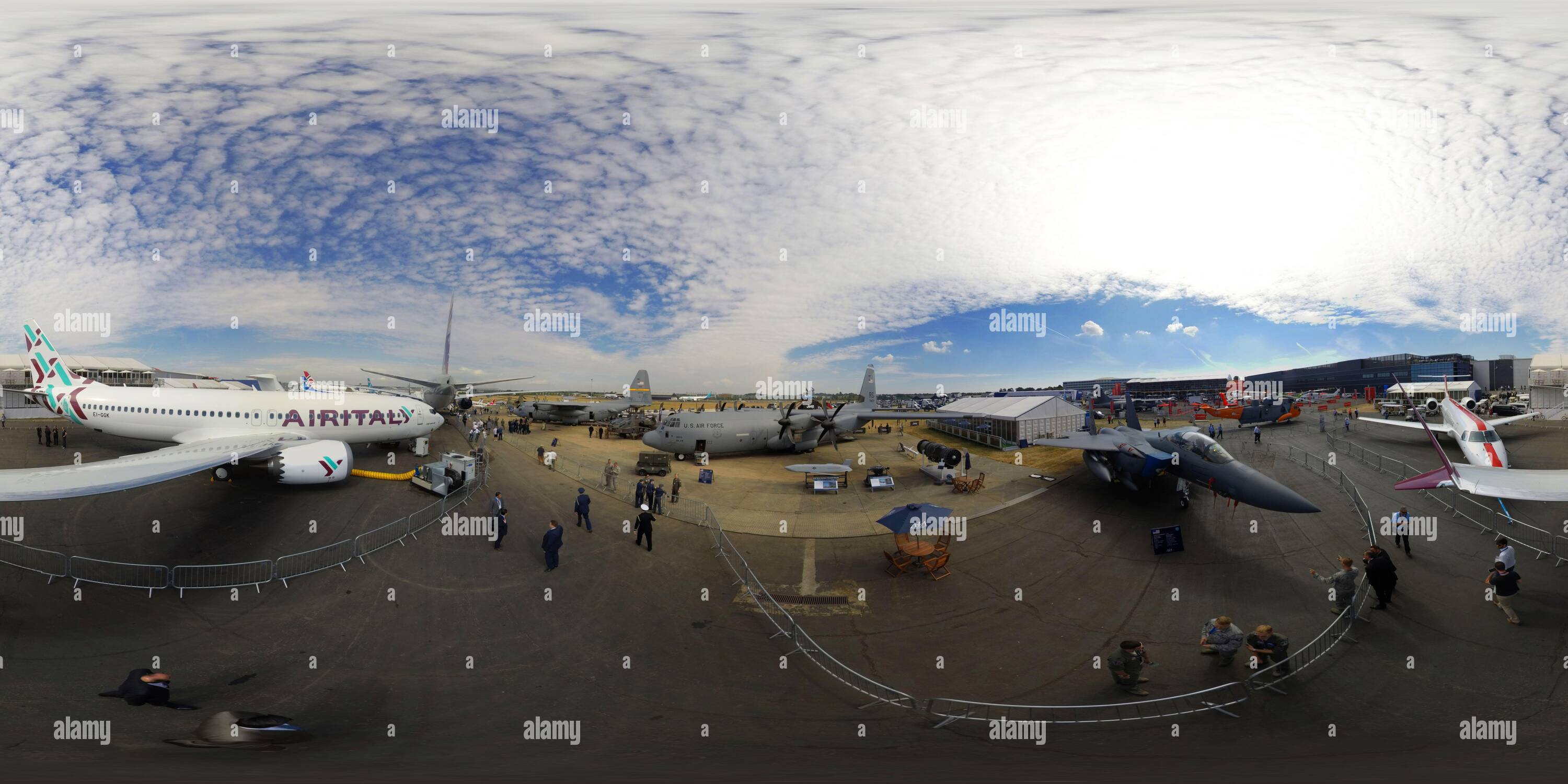 Visualizzazione panoramica a 360 gradi di Farnborough International Airshow 2018. Immagine : © Mark Pain / Alamy