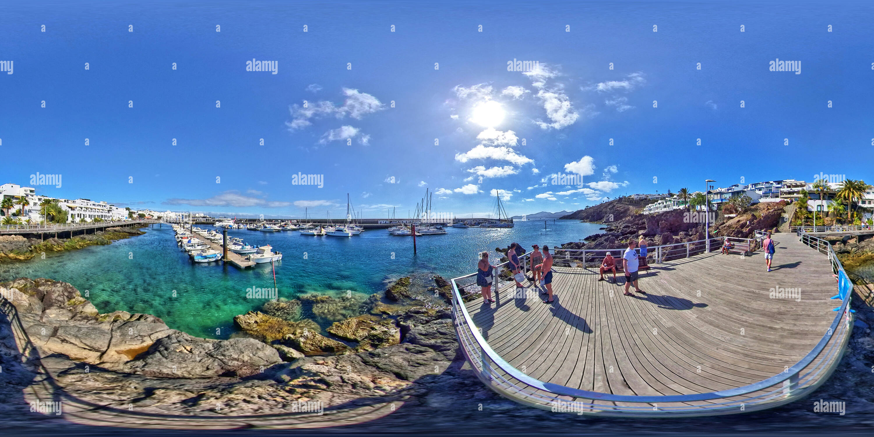 Visualizzazione panoramica a 360 gradi di Porto della città vecchia di Puerto del Carmen Lanzarote, isole Canarie, Spagna.