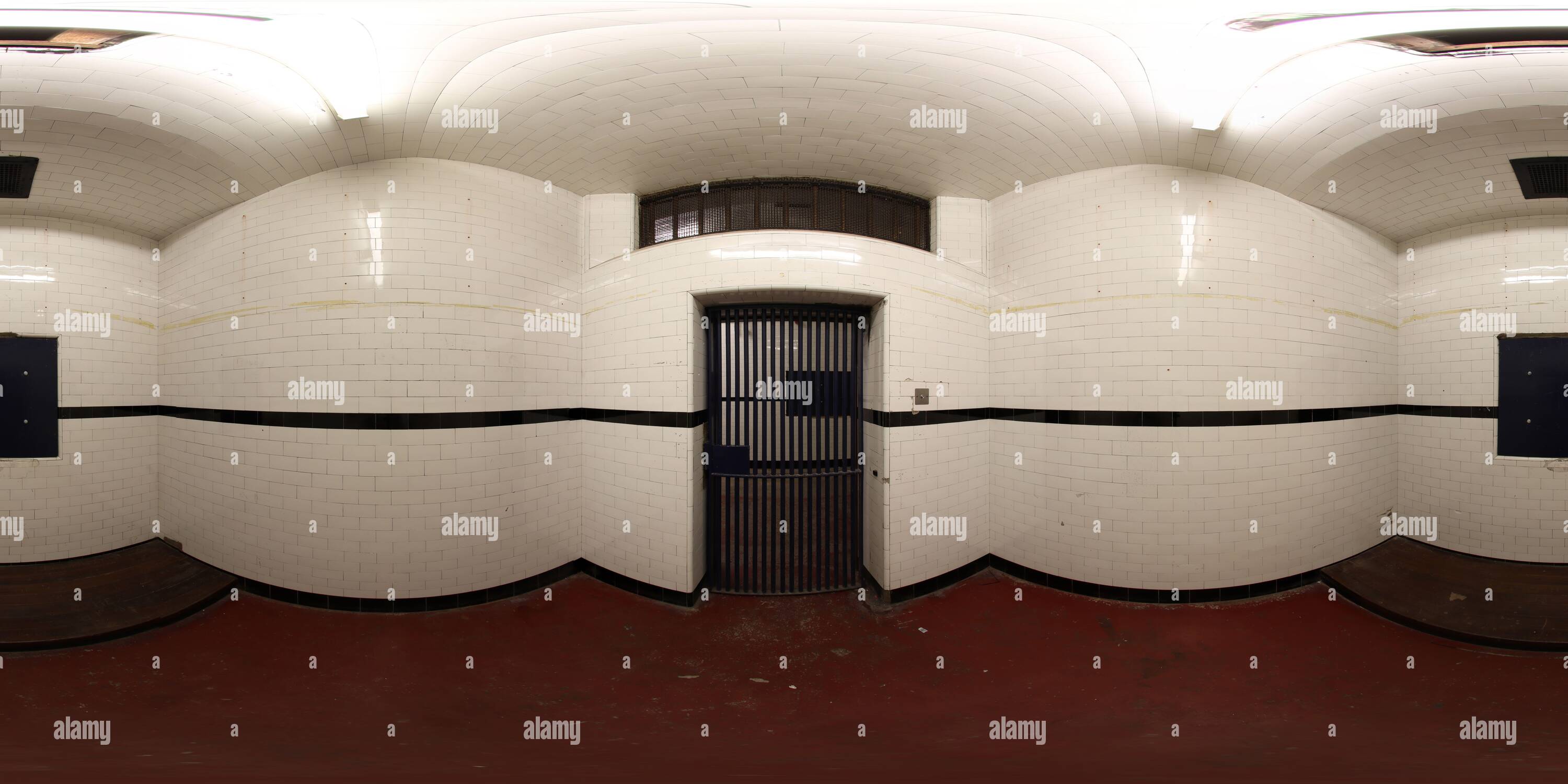 Visualizzazione panoramica a 360 gradi di Foto a sfera panoramica a 360 gradi che mostra l'interno del Lo storico Municipio di Leeds mostra una vecchia cella di prigione e. celle di contenimento
