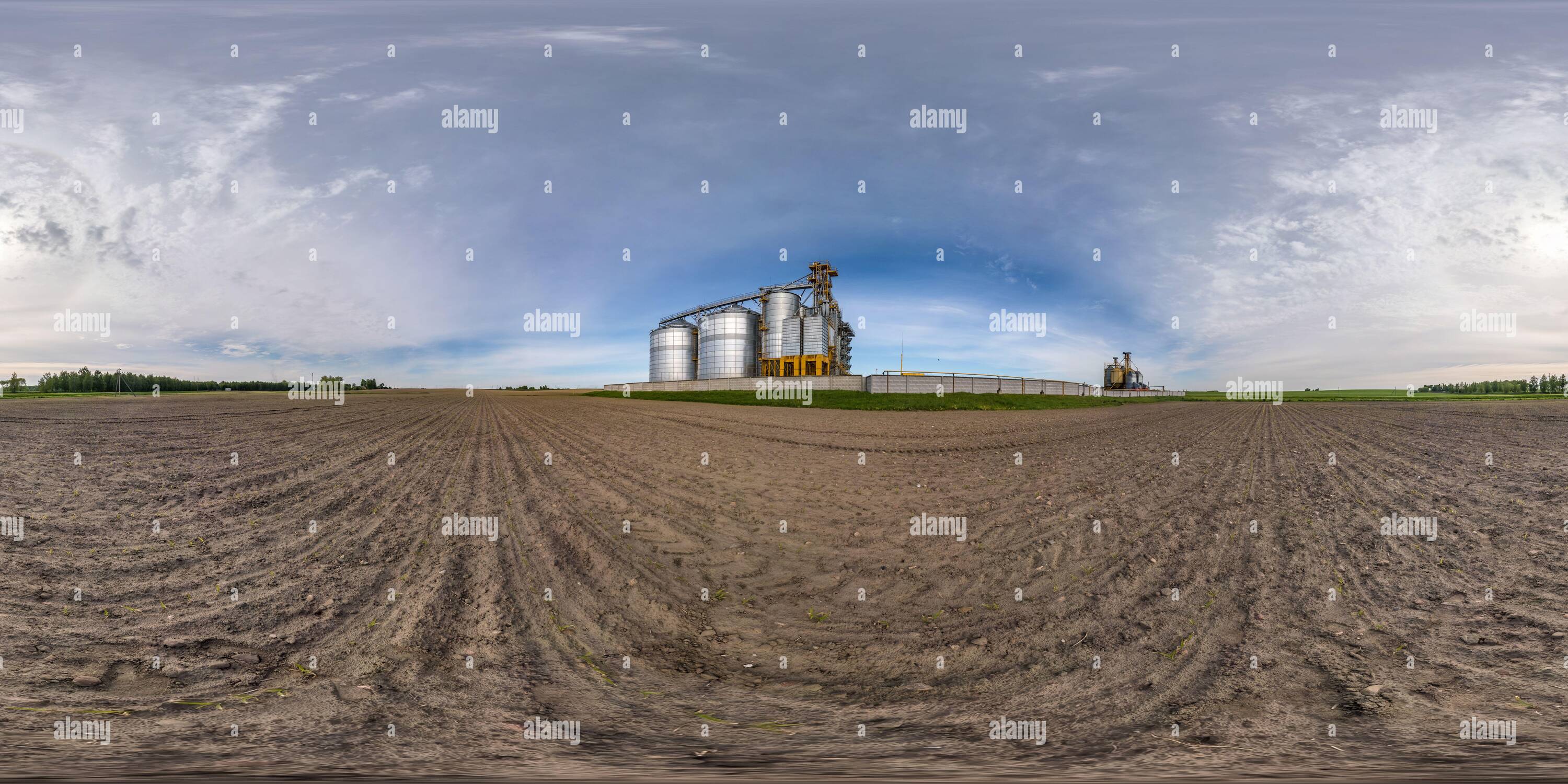 Visualizzazione panoramica a 360 gradi di panoramica hdri sferica completamente senza giunture con angolo di 360 gradi silos d'argento per asciugare la pulizia e lo stoccaggio di prodotti agricoli in equirettano