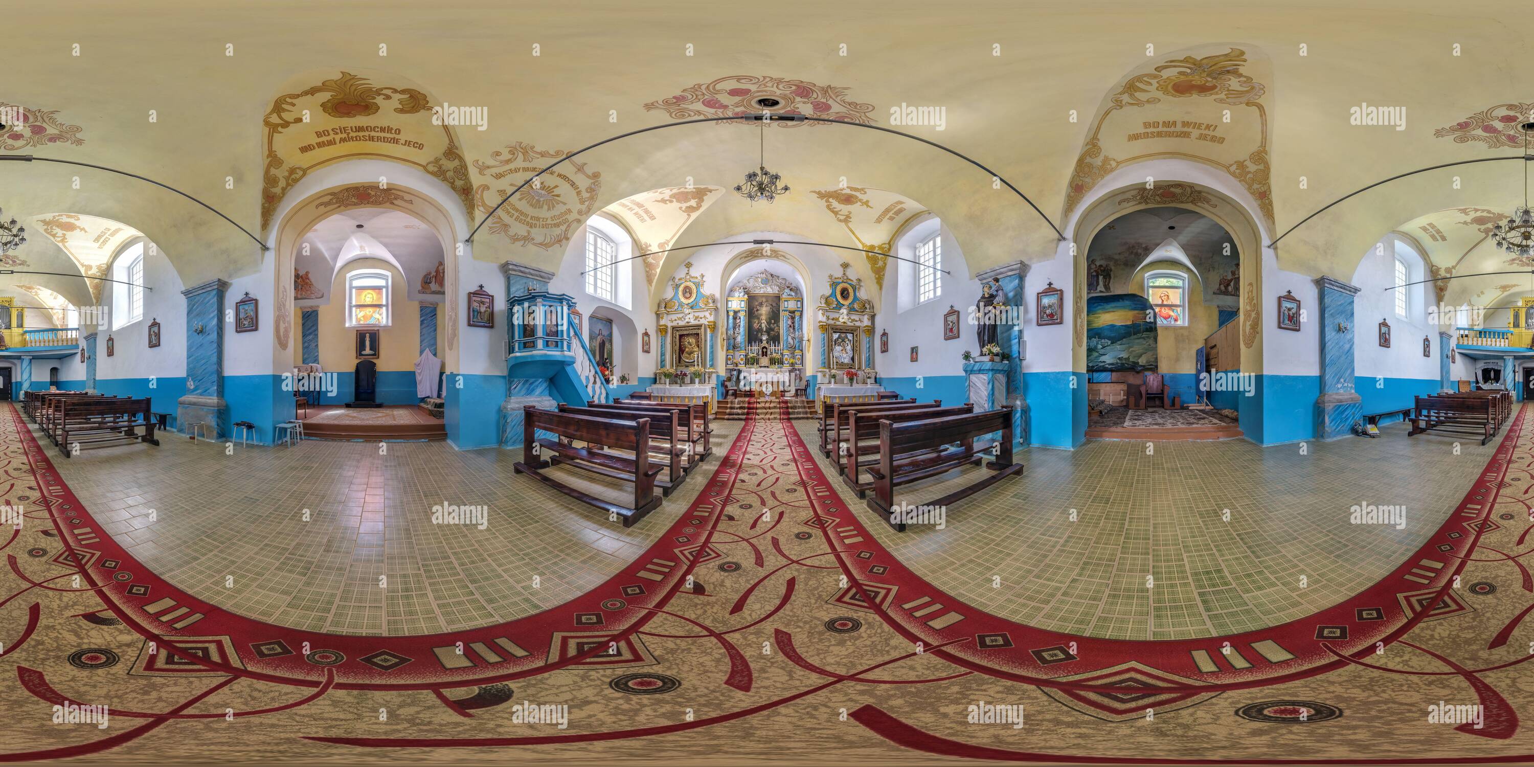 Visualizzazione panoramica a 360 gradi di BIELORUSSIA - LUGLIO 2020: Panorama hdri completamente sferico senza giunture angolo di 360 gradi all'interno della vecchia chiesa gotica cattolica in progetti equirettangolari