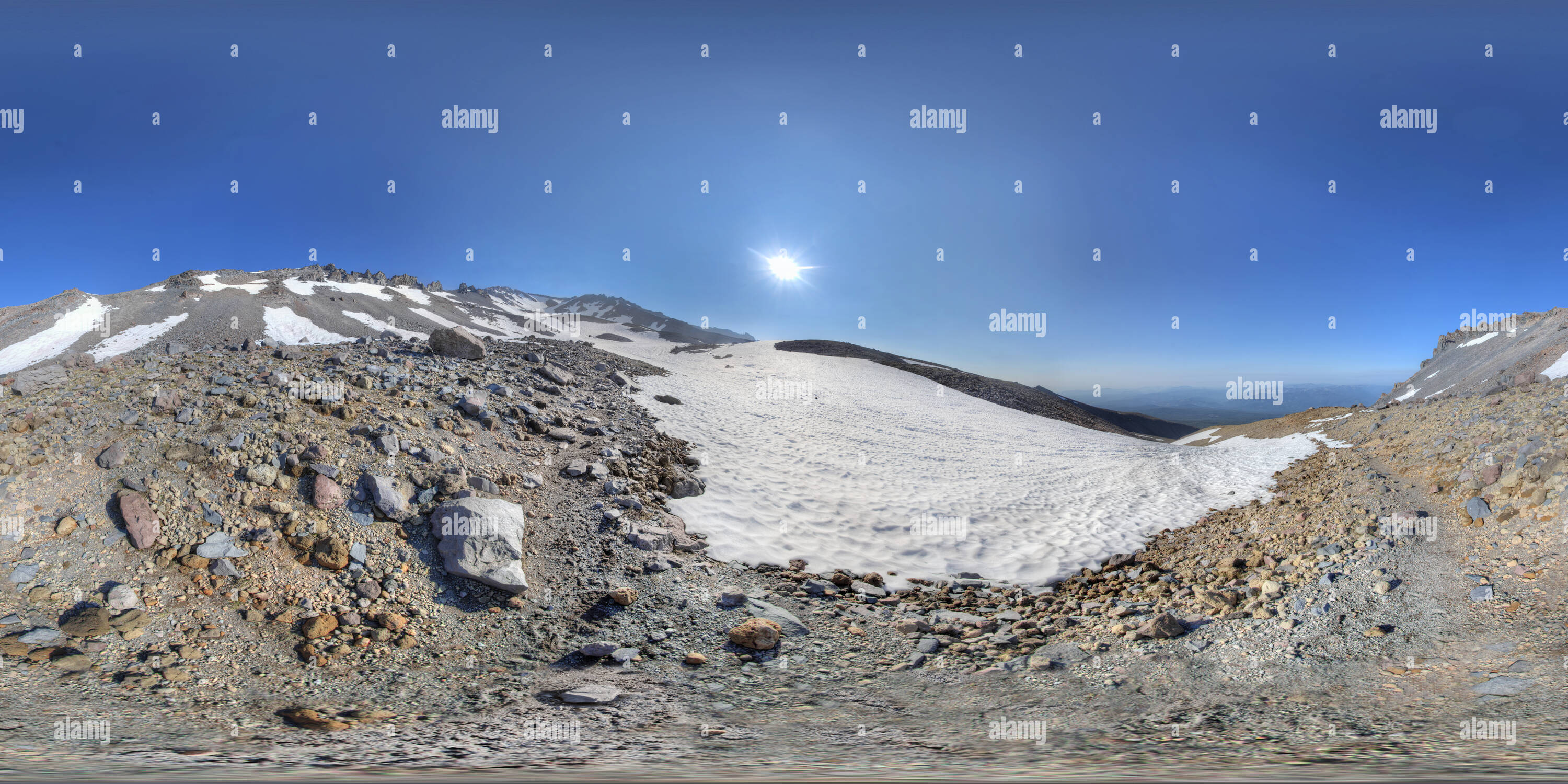 Visualizzazione panoramica a 360 gradi di Valanga Gulch Route sul Monte Shasta in California, Stati Uniti