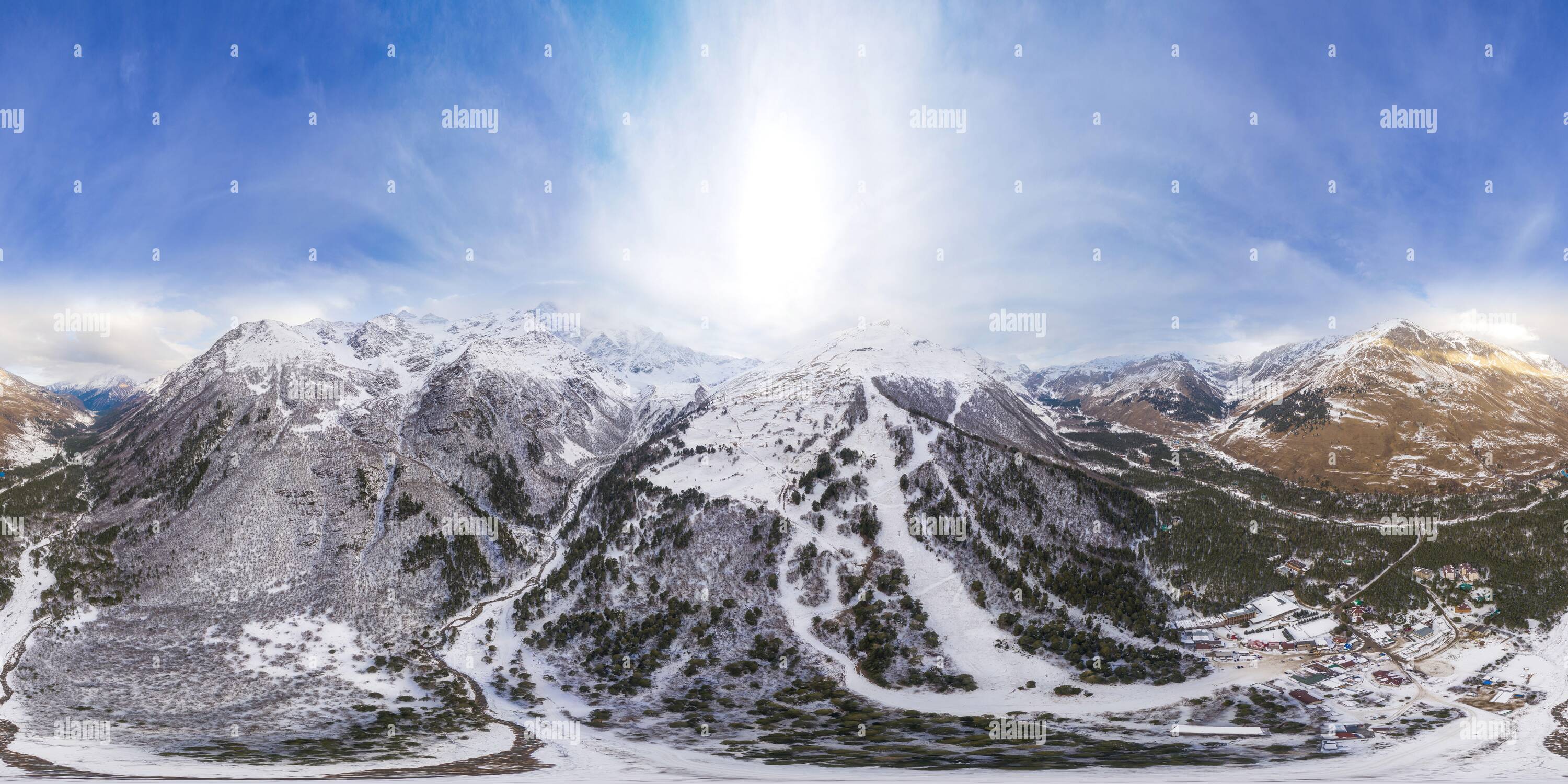 Visualizzazione panoramica a 360 gradi di Vista aerea panoramica a 360 gradi della valle di Cheget