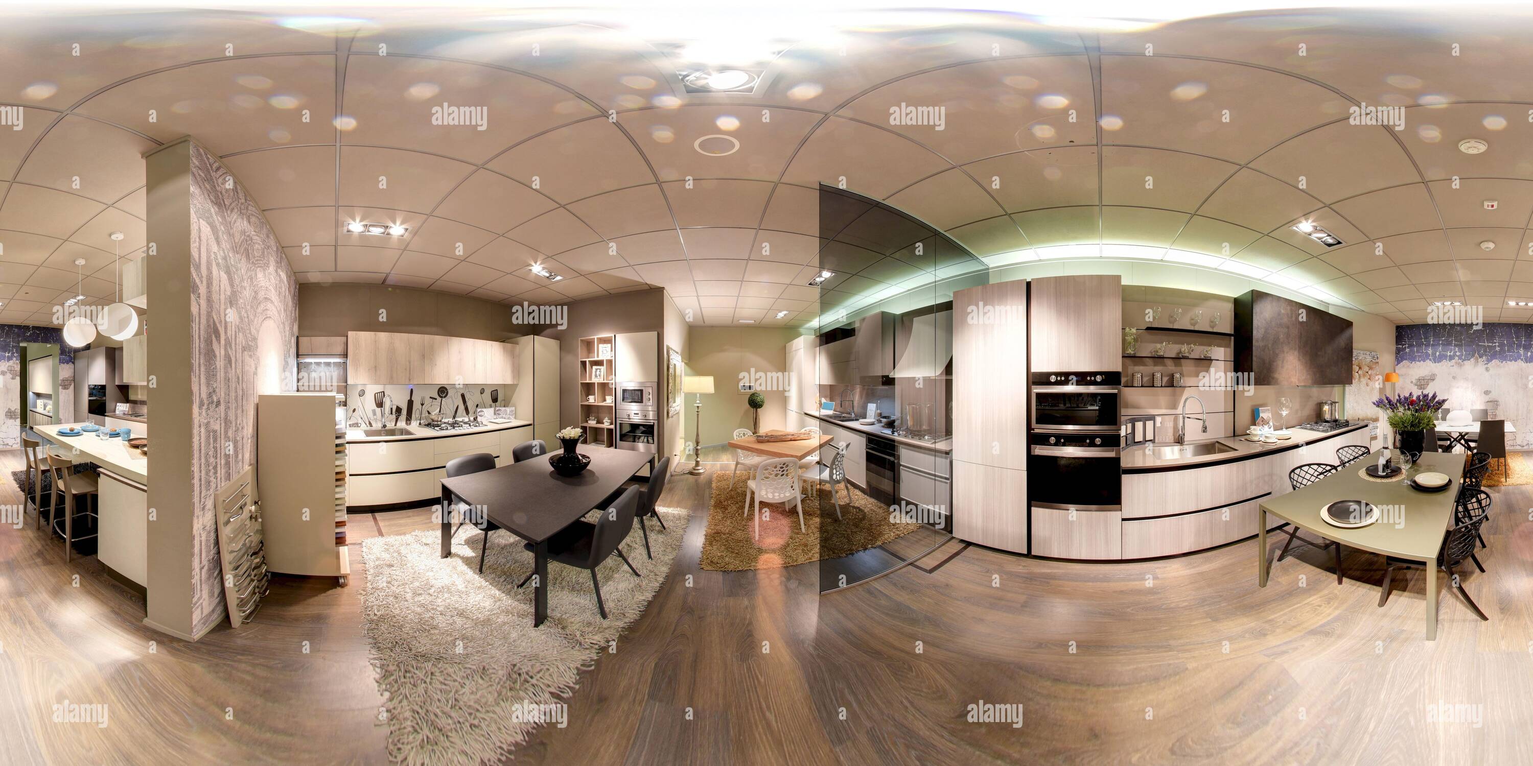 Visualizzazione panoramica a 360 gradi di panorama a 360 gradi di uno showroom di arredamento interno che mostra un una gamma di cucine diverse con aree da pranzo di colore neutro arredamento