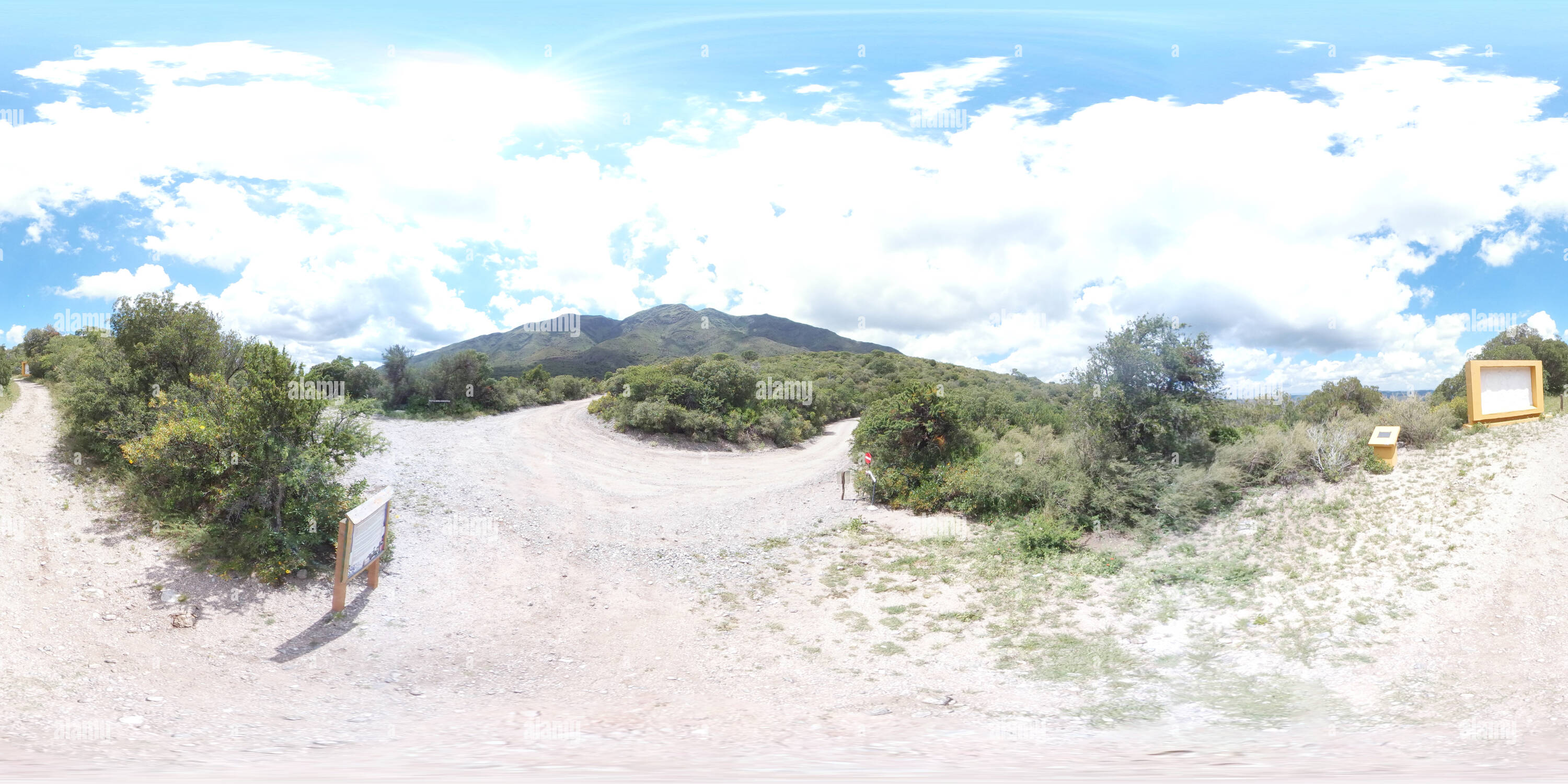 Visualizzazione panoramica a 360 gradi di Via Crucis el Calvario de Cristo Cumbre las Gemelas - Capilla del Monte febrero 2021