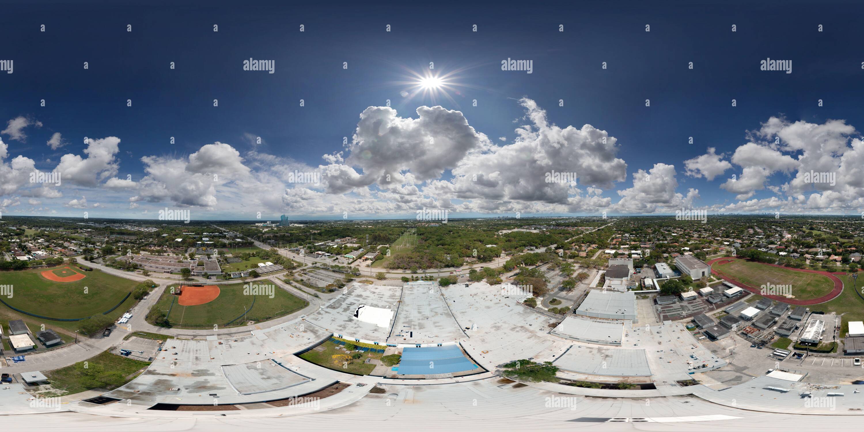 Visualizzazione panoramica a 360 gradi di Fotografia aerea 360 vr Hollywood Hills High School Florida USA