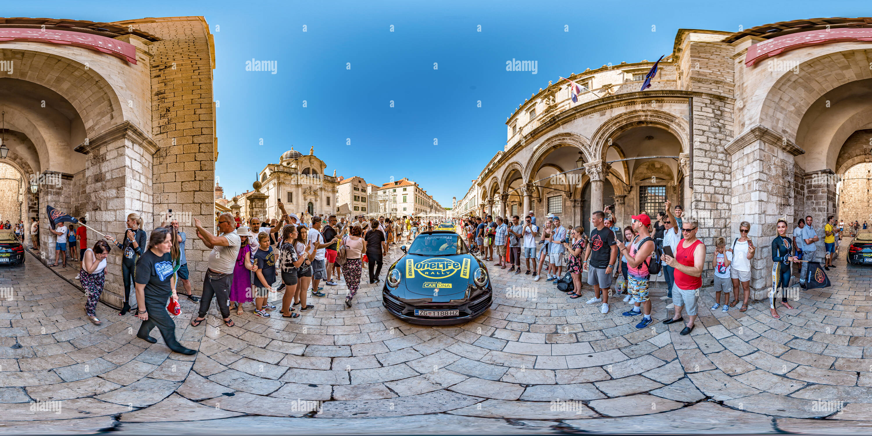 Visualizzazione panoramica a 360 gradi di One Life Rally su Stradun, Dubrovnik, 2020 DSC5543pan1209.jpg