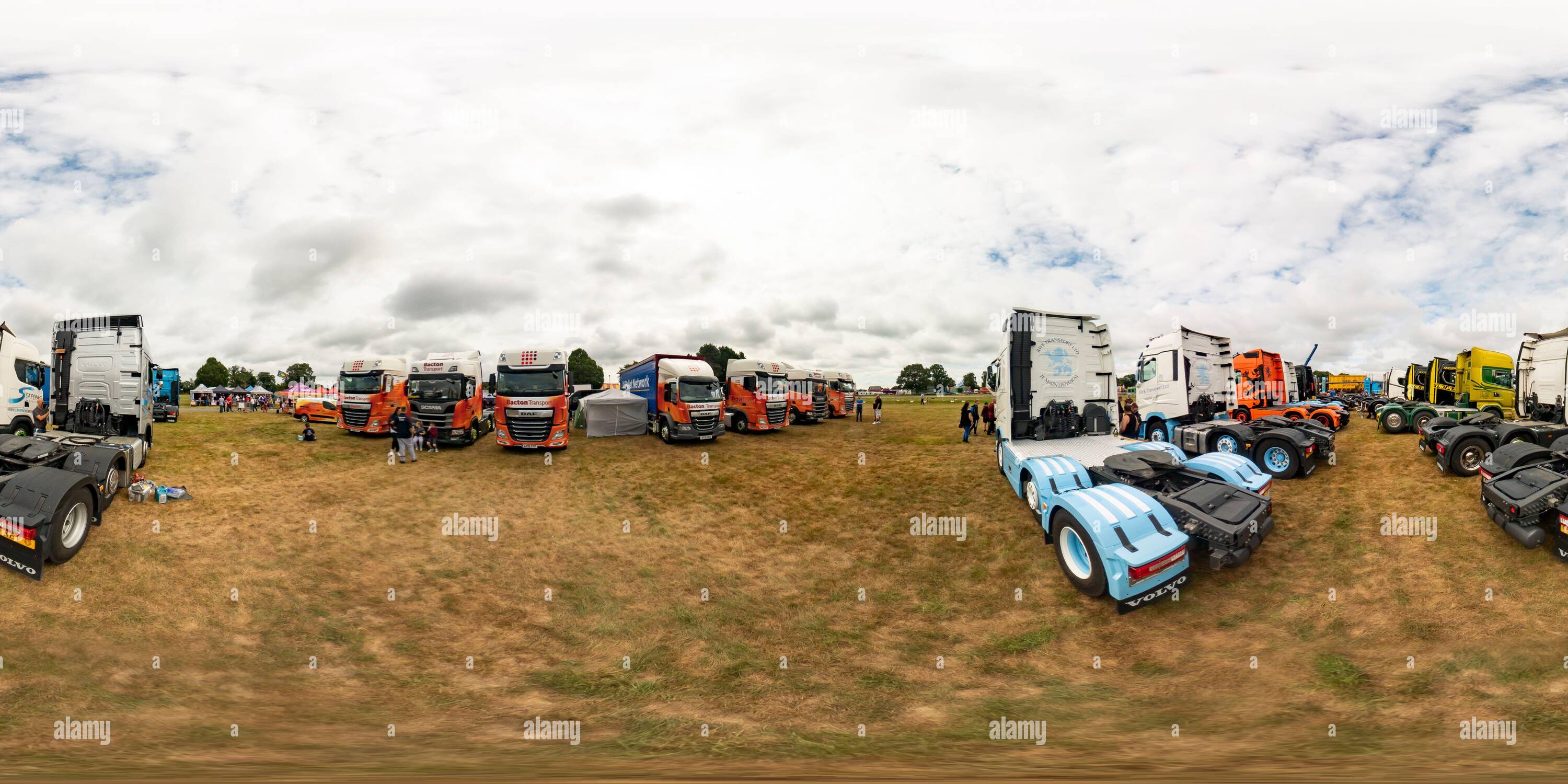 Visualizzazione panoramica a 360 gradi di Trinity Park, Ipswich – 2021 agosto. Camion, HGV e camion in mostra al Festival of Wheels 2021 tenuto a Ipswich