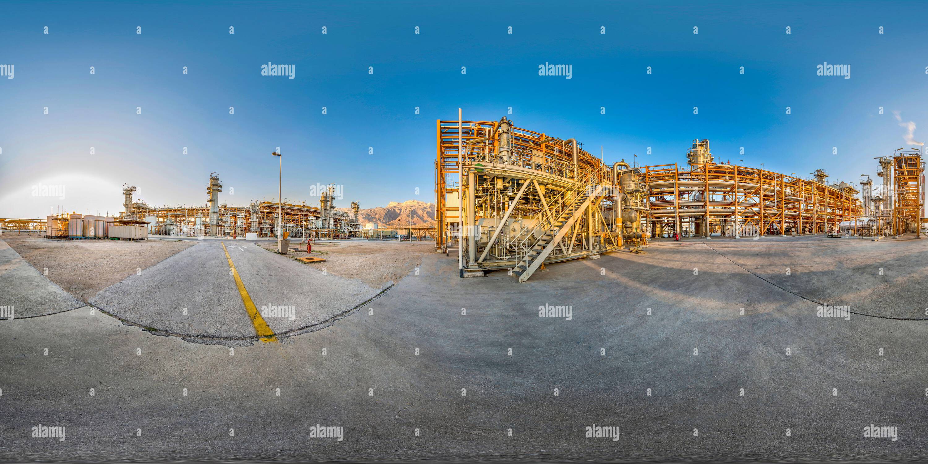 Visualizzazione panoramica a 360 gradi di Nona raffineria del complesso South Pars gas