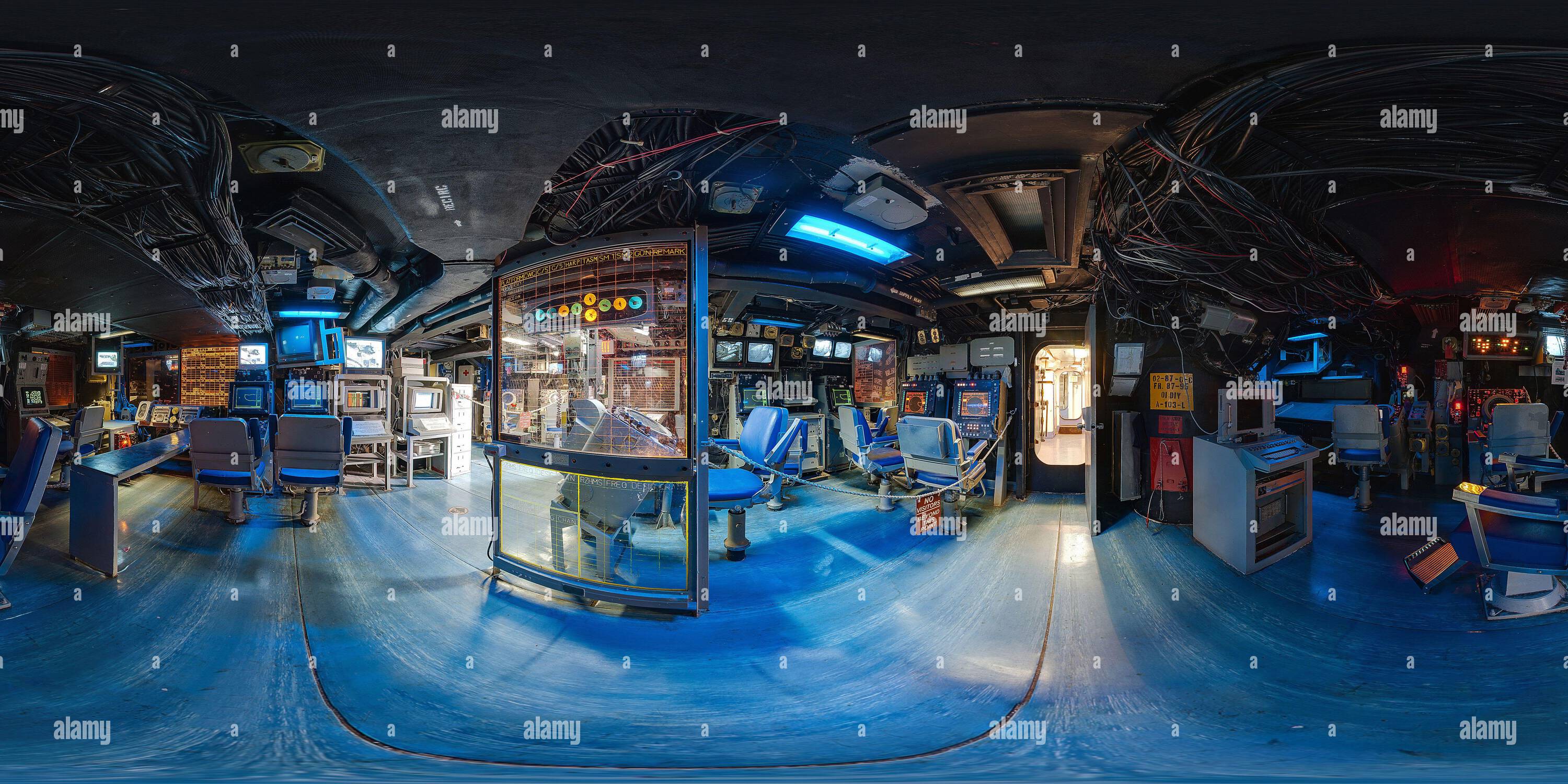 Visualizzazione panoramica a 360 gradi di USS Battleship New Jersey Combat Engagement Center