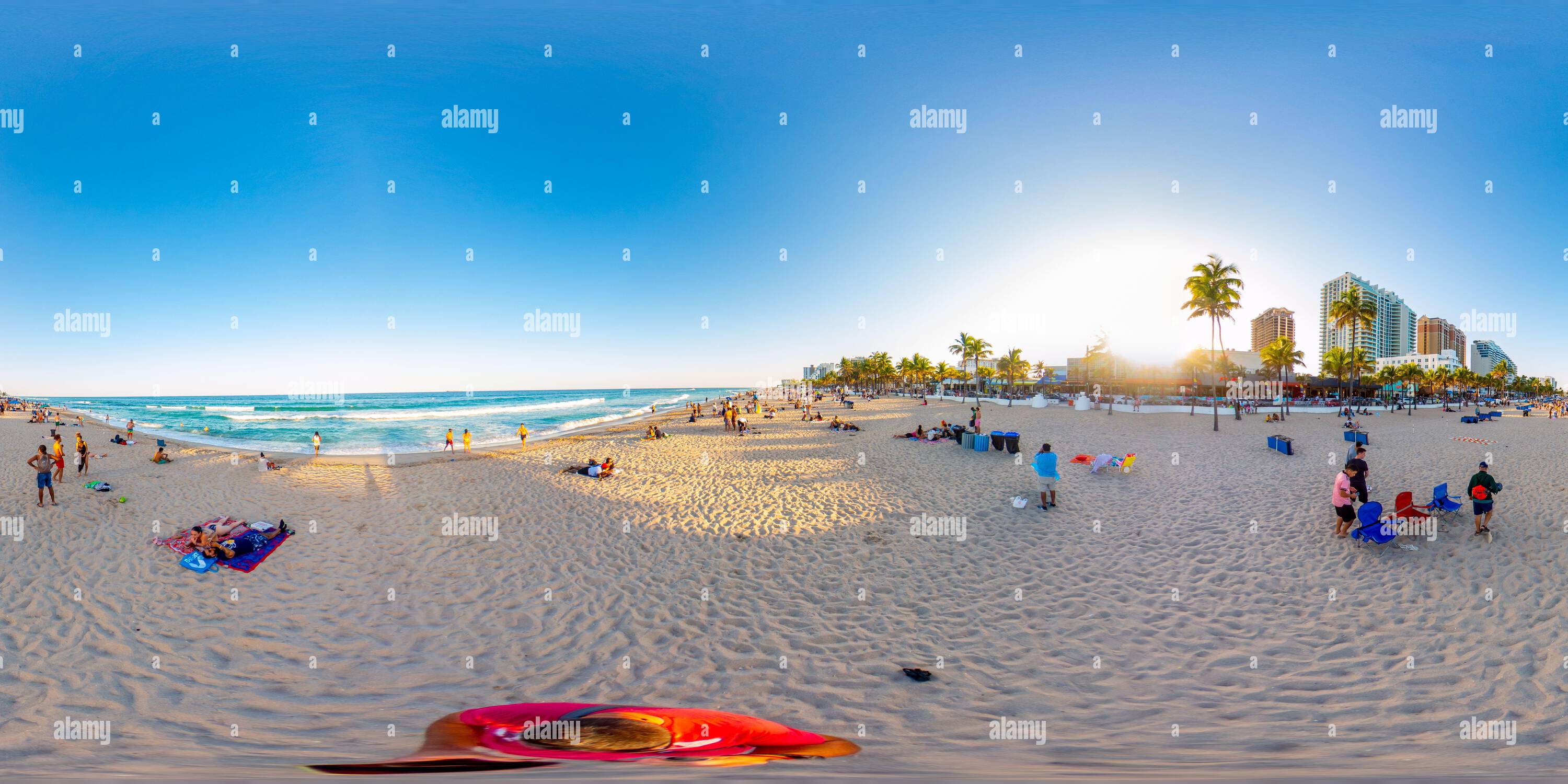 Visualizzazione panoramica a 360 gradi di Fort Lauderdale, FL, Stati Uniti d'America - 27 marzo 2022: 360 foto sferiche di vr Fort Lauderdale Beach durante la pausa primaverile del college 2022